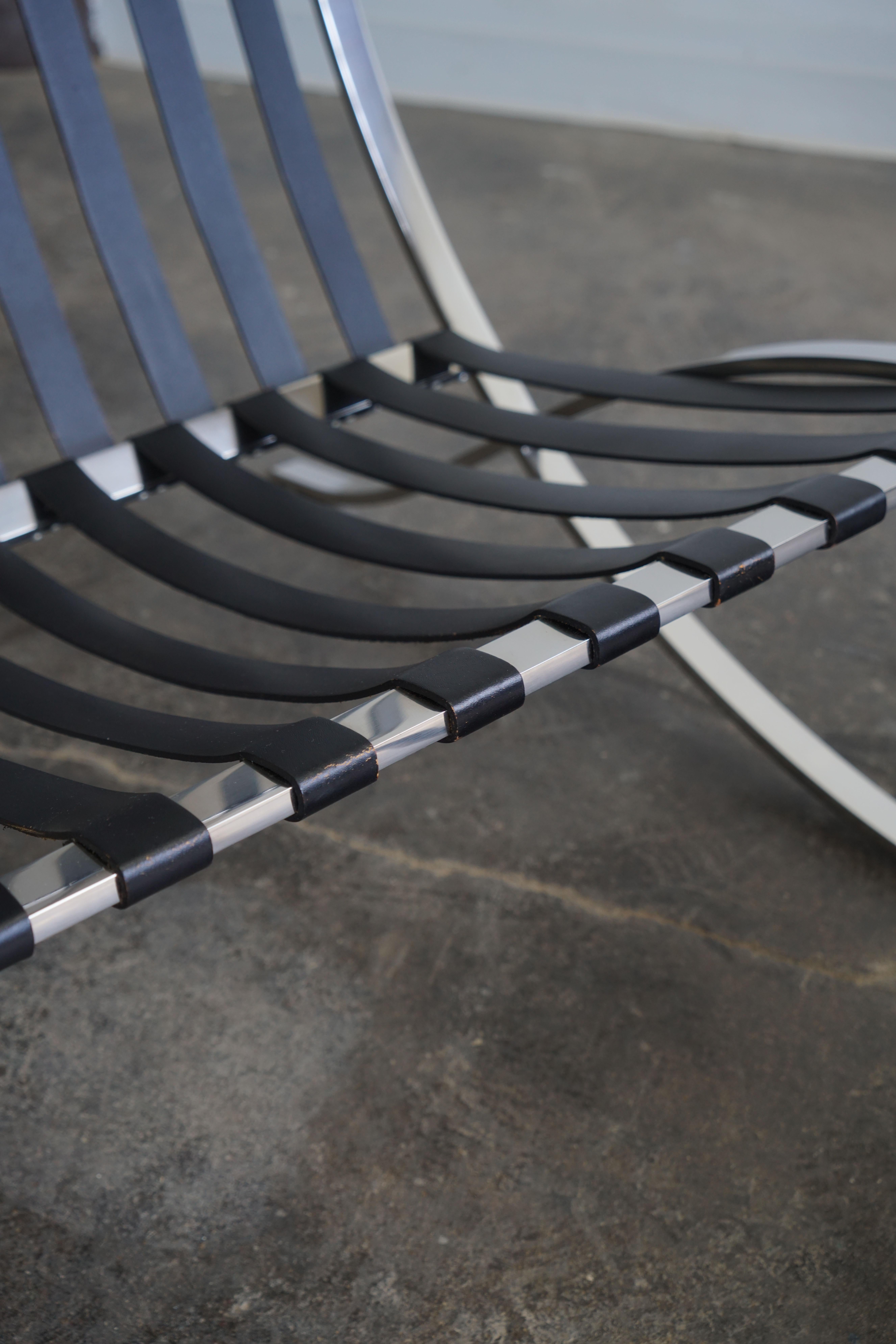 Chaises longues Knoll Barcelona par Mies van der Rohe, cuir noir  en vente 13