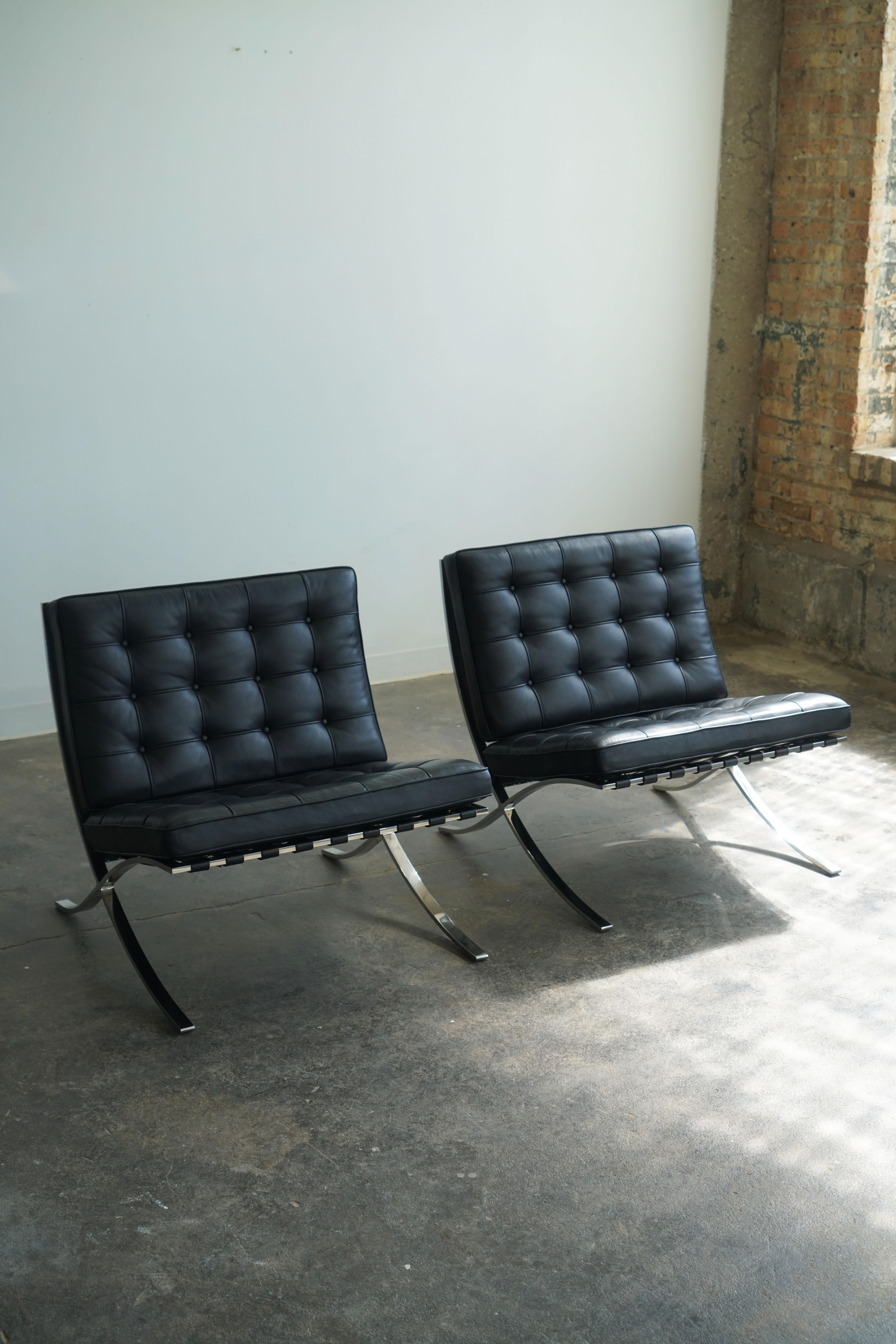 Mid-Century Modern Knoll Barcelona Lounge Chairs by Mies van der Rohe, Black Leather  For Sale