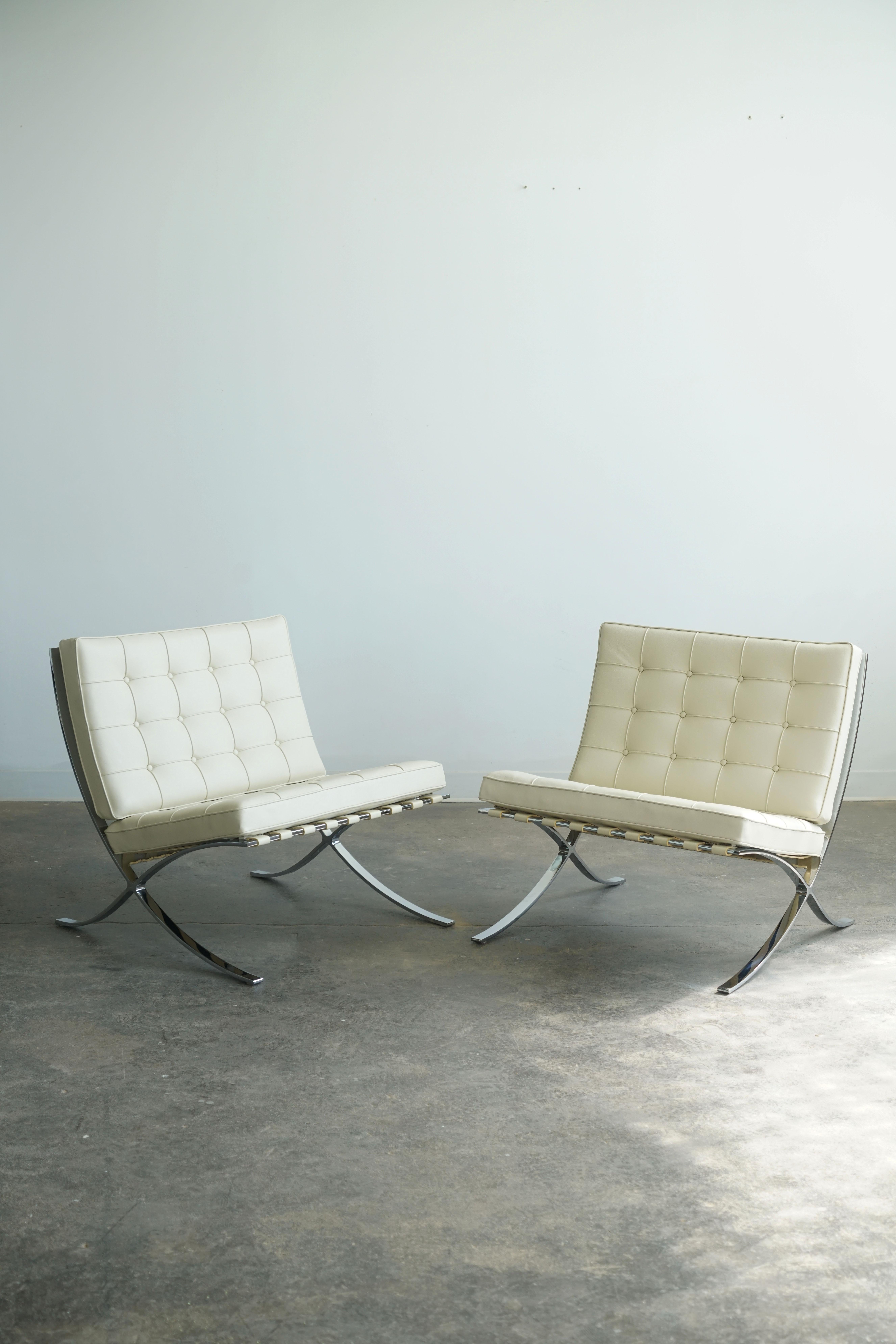 Mid-Century Modern Knoll Barcelona Lounge Chairs by Mies van der Rohe, Ivory Leather  For Sale