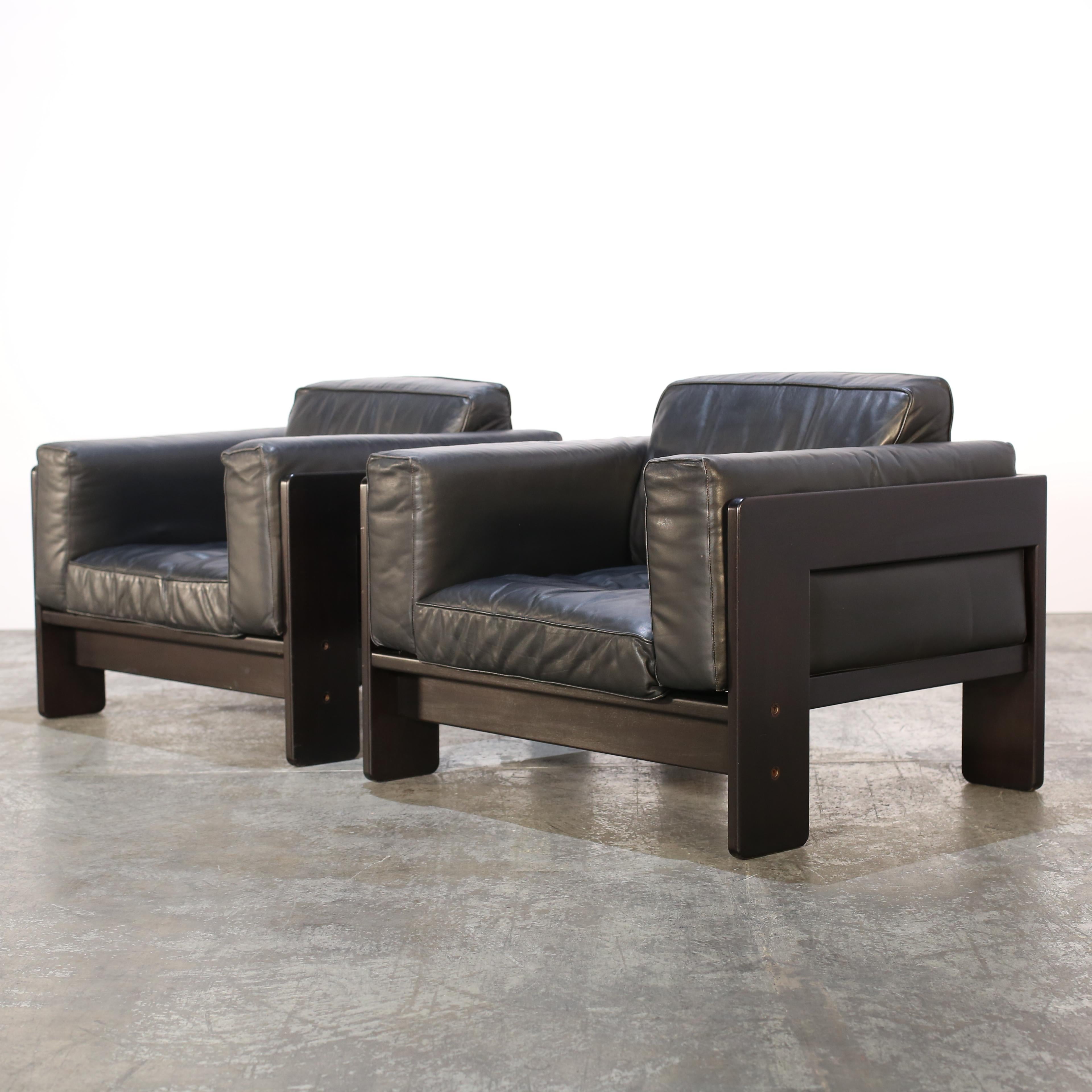 Wir präsentieren den atemberaubenden Bastiano Lounge Chair von Tobia Scarpa für Knoll, ein wahres Meisterwerk der Luxusmöbel. Dieser kultige Loungesessel zeichnet sich durch sein elegantes und anspruchsvolles Design aus. Die geschwungenen Linien und