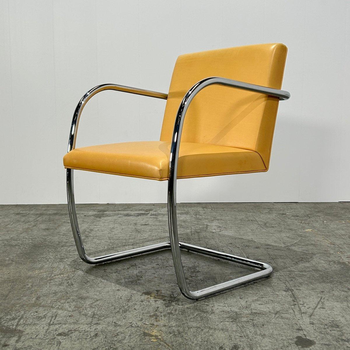 Métal Chaise tubulaire Brno Knoll en cuir beige de Ludwig Mies van der Rohe en vente