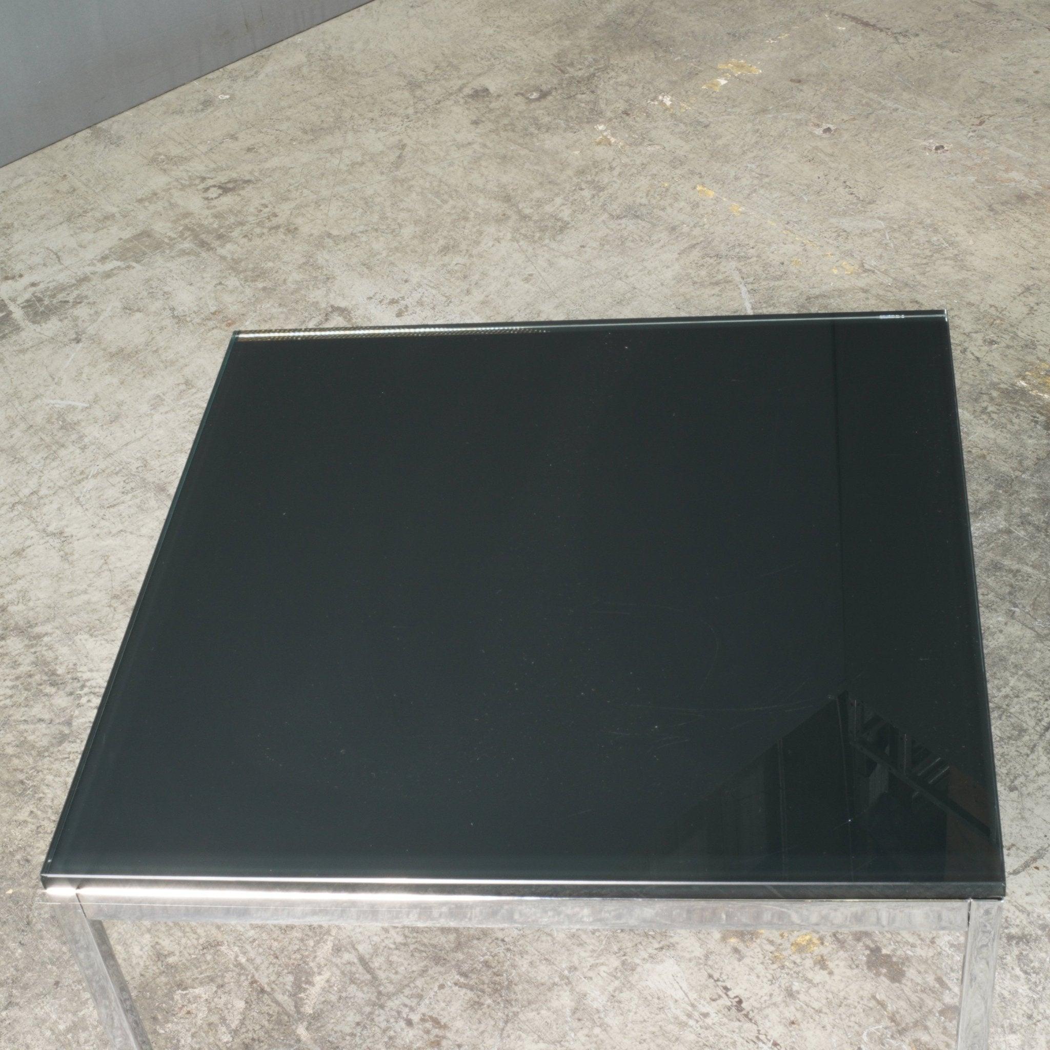 Moderne Table basse carrée en verre noir de Knoll en vente