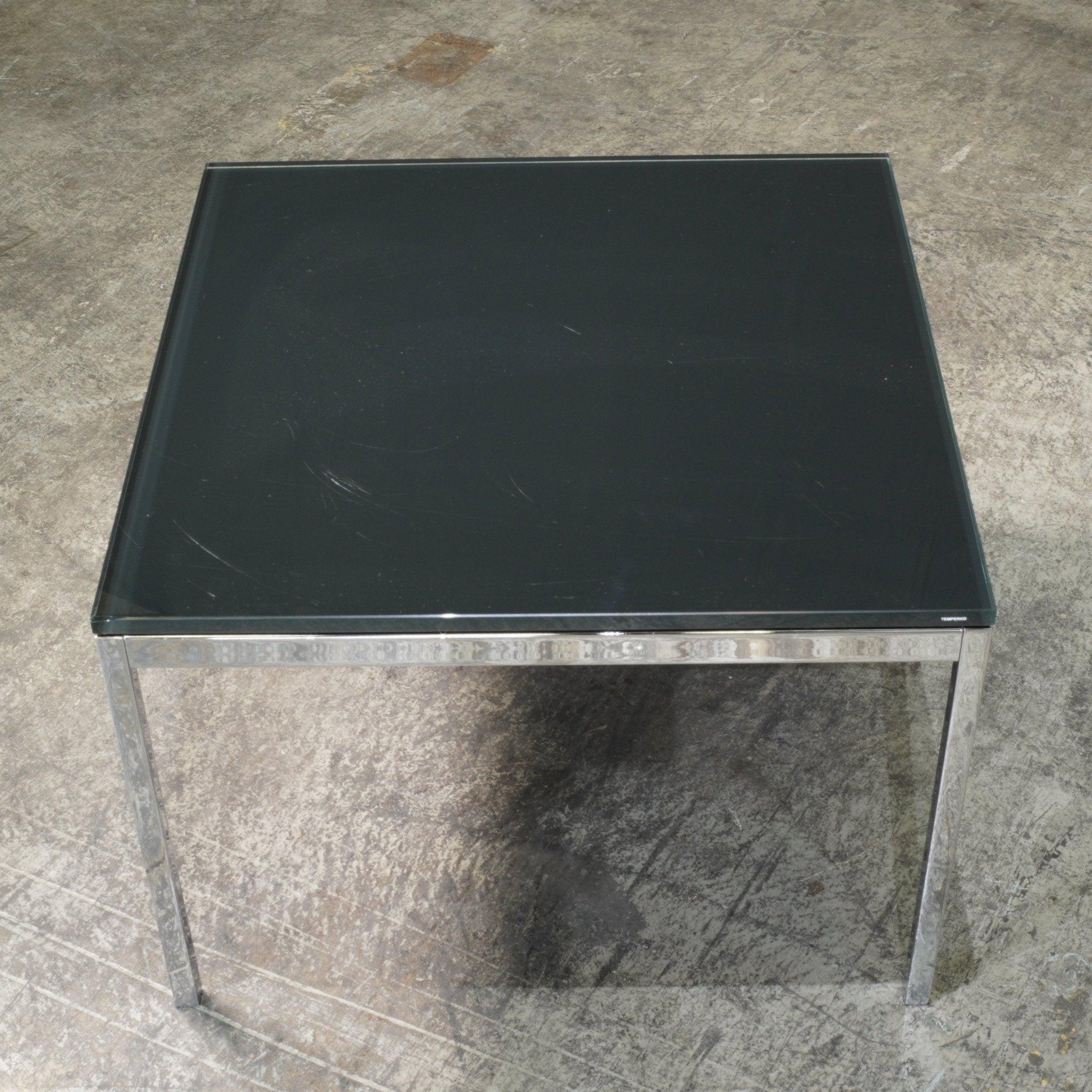 Américain Table basse carrée en verre noir de Knoll en vente