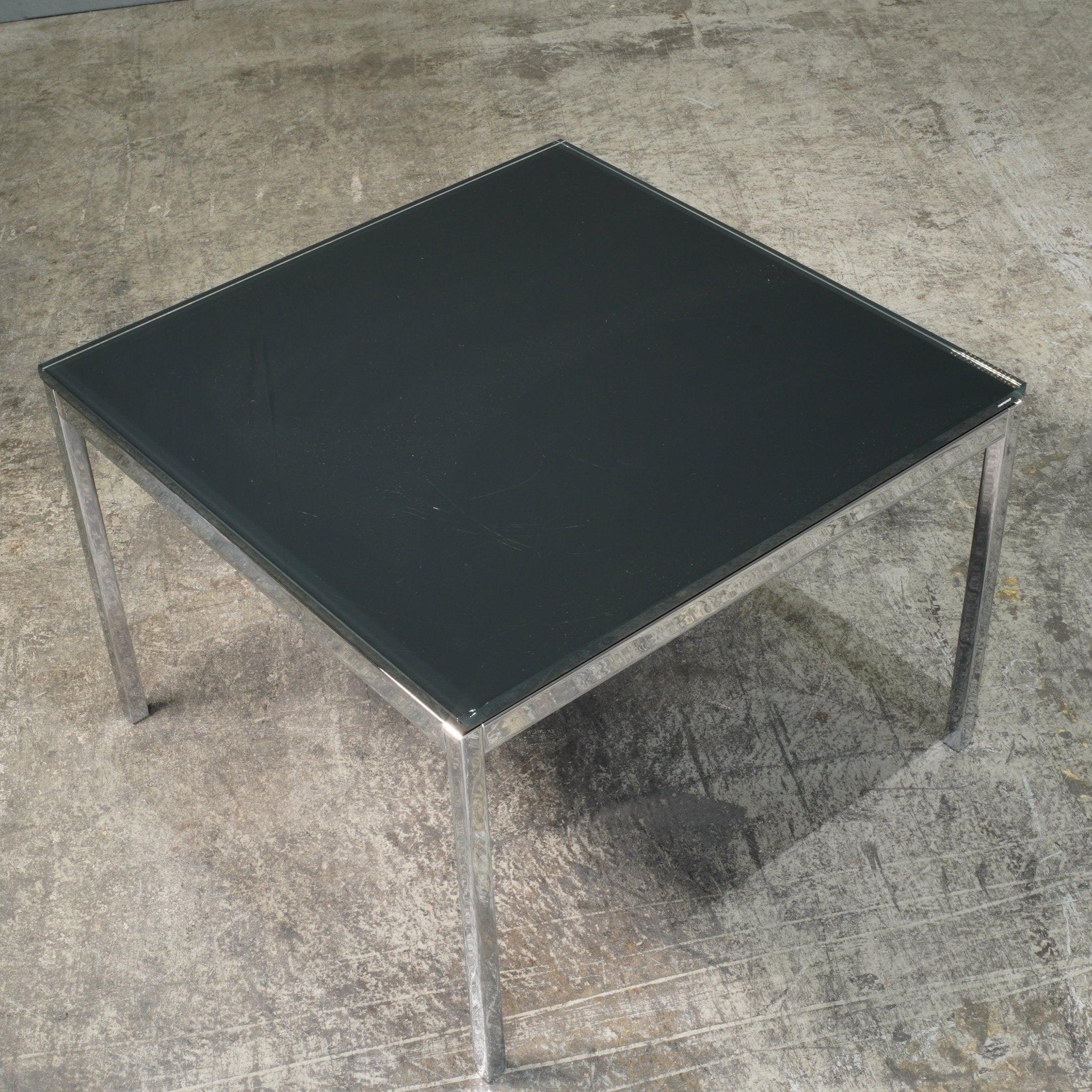 Table basse carrée en verre noir de Knoll Bon état - En vente à Basildon, London