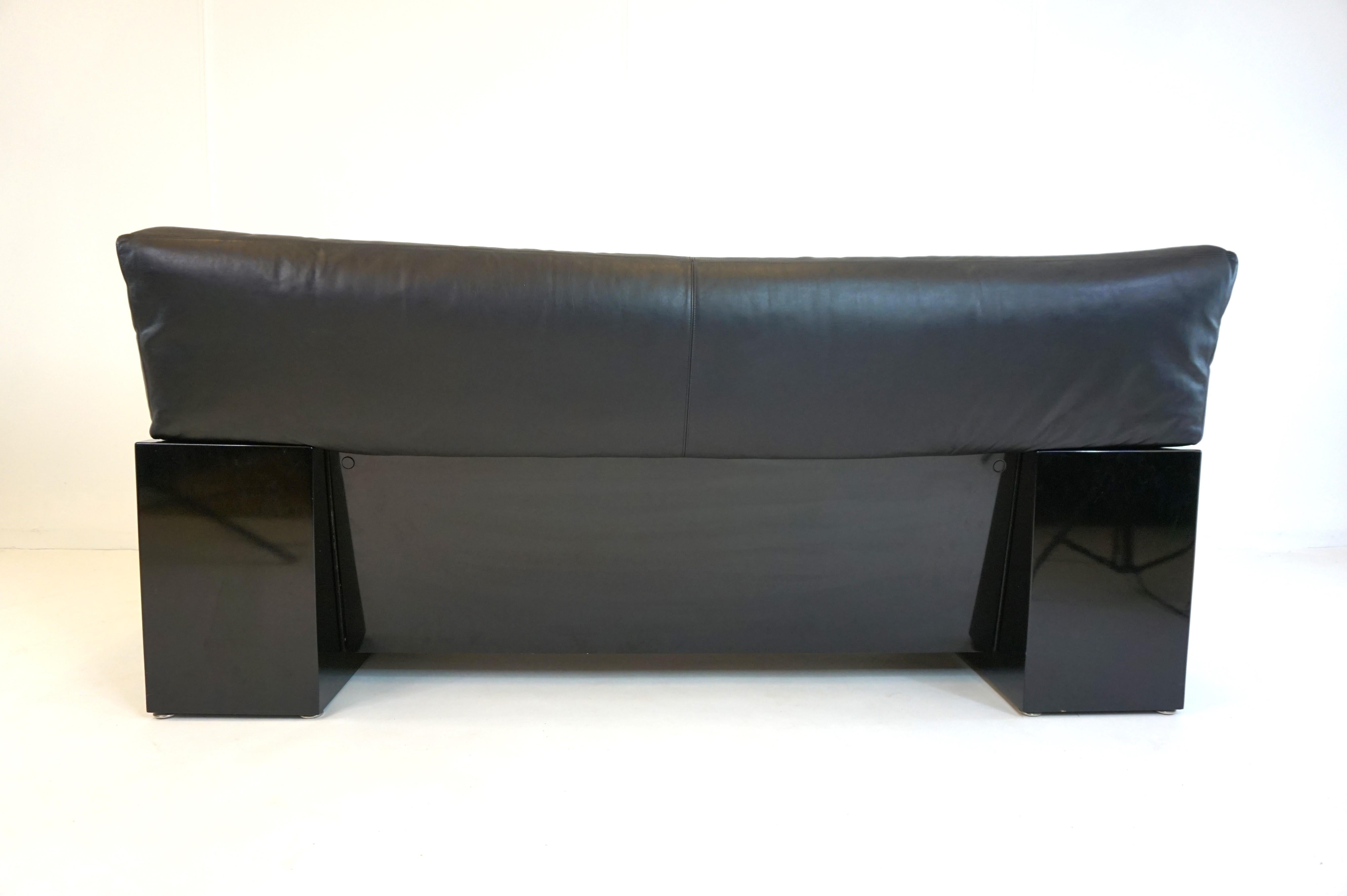 Post-Modern Knoll Brigadier 2 seater leather sofa by Cini Boeri