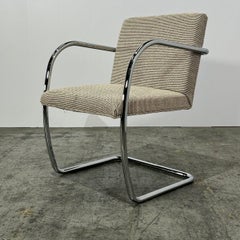 Chaise Knoll Brno grise de Ludwig Mies van der Rohe