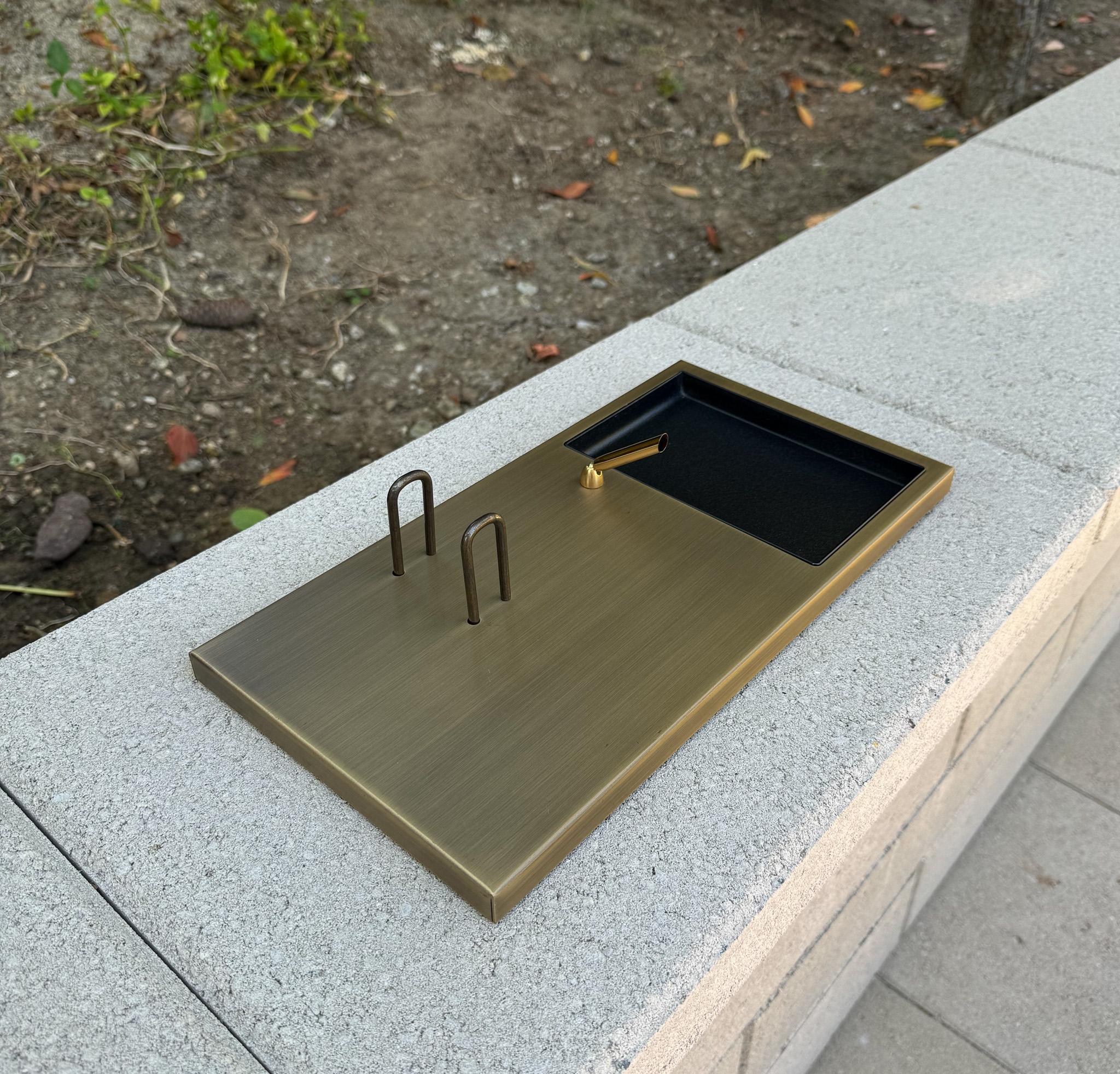 Knoll Chefschreibtisch Organizer aus gebürstetem Messing, ca. 1975 (Moderne der Mitte des Jahrhunderts) im Angebot