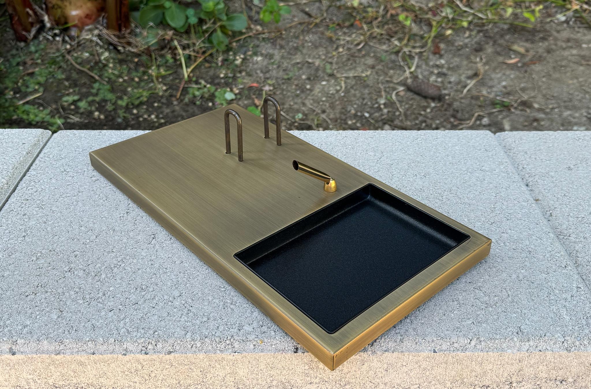 Knoll Chefschreibtisch Organizer aus gebürstetem Messing, ca. 1975 (20. Jahrhundert) im Angebot
