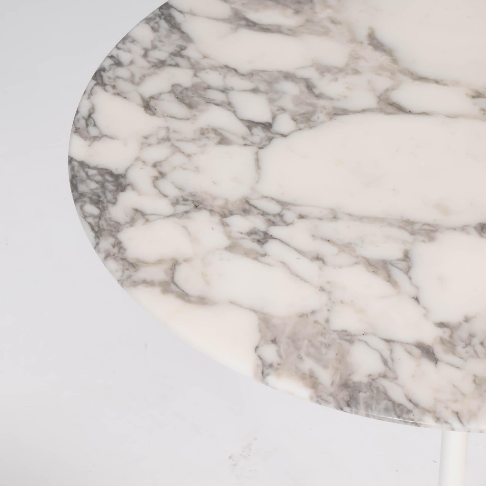 Knoll by Eero Saarinen Marble Pedestal Side Table In Good Condition In Basildon, London