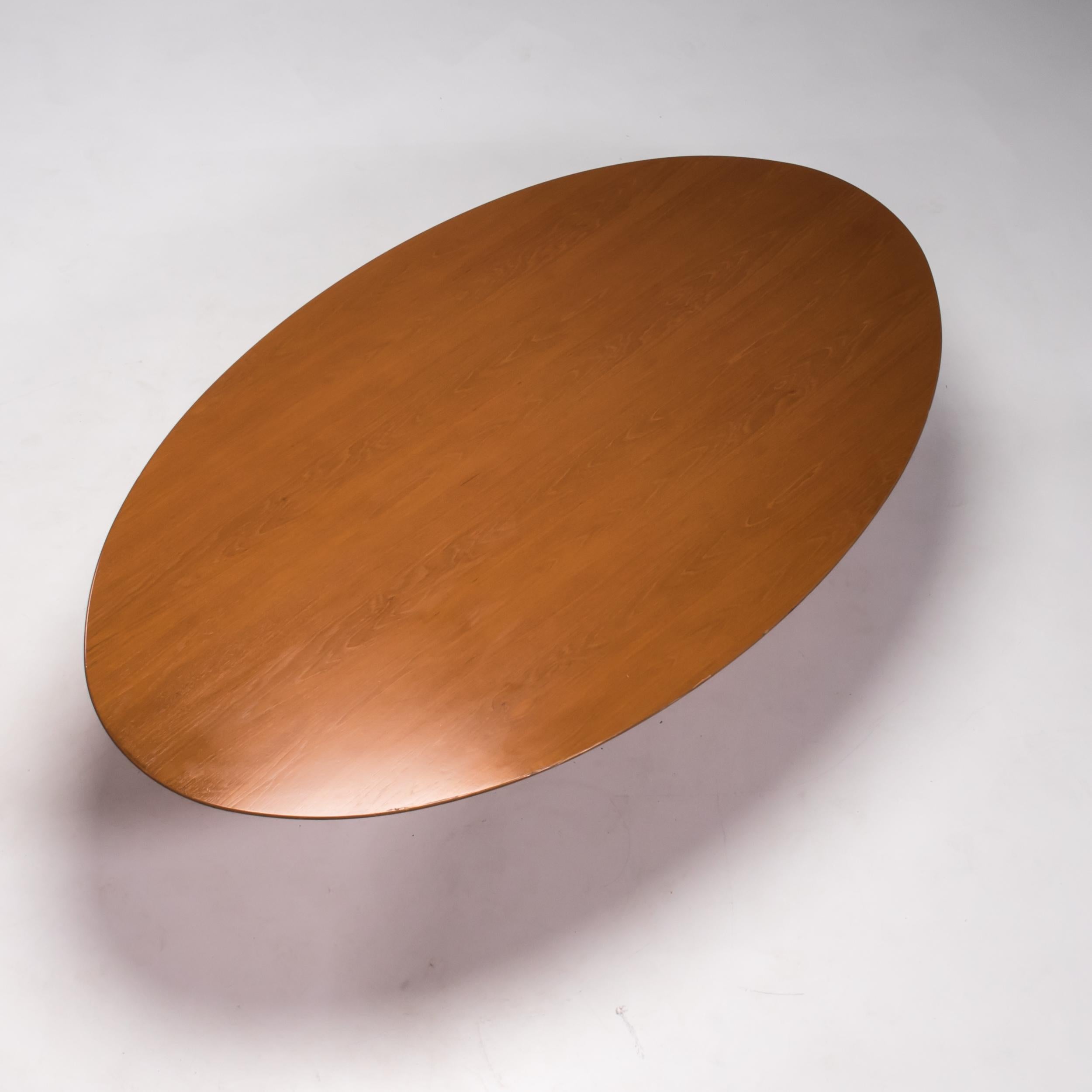 Originally designed by Eero Saarinen in 1957, and manufactured by Knoll, the Pedestal Collection has become one of the most iconic furniture designs of the 20th century.

Taking five years to design and develop, the pedestal base was an innovative