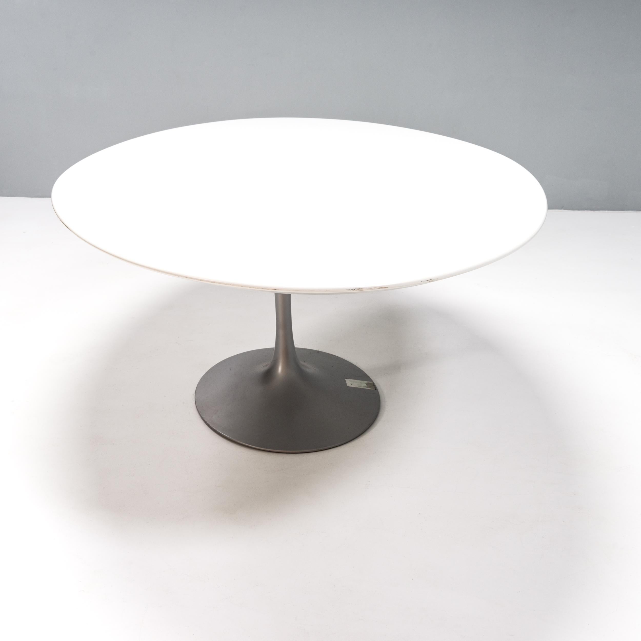 Italian Knoll by Eero Saarinen White Oval Pedestal Dining Table