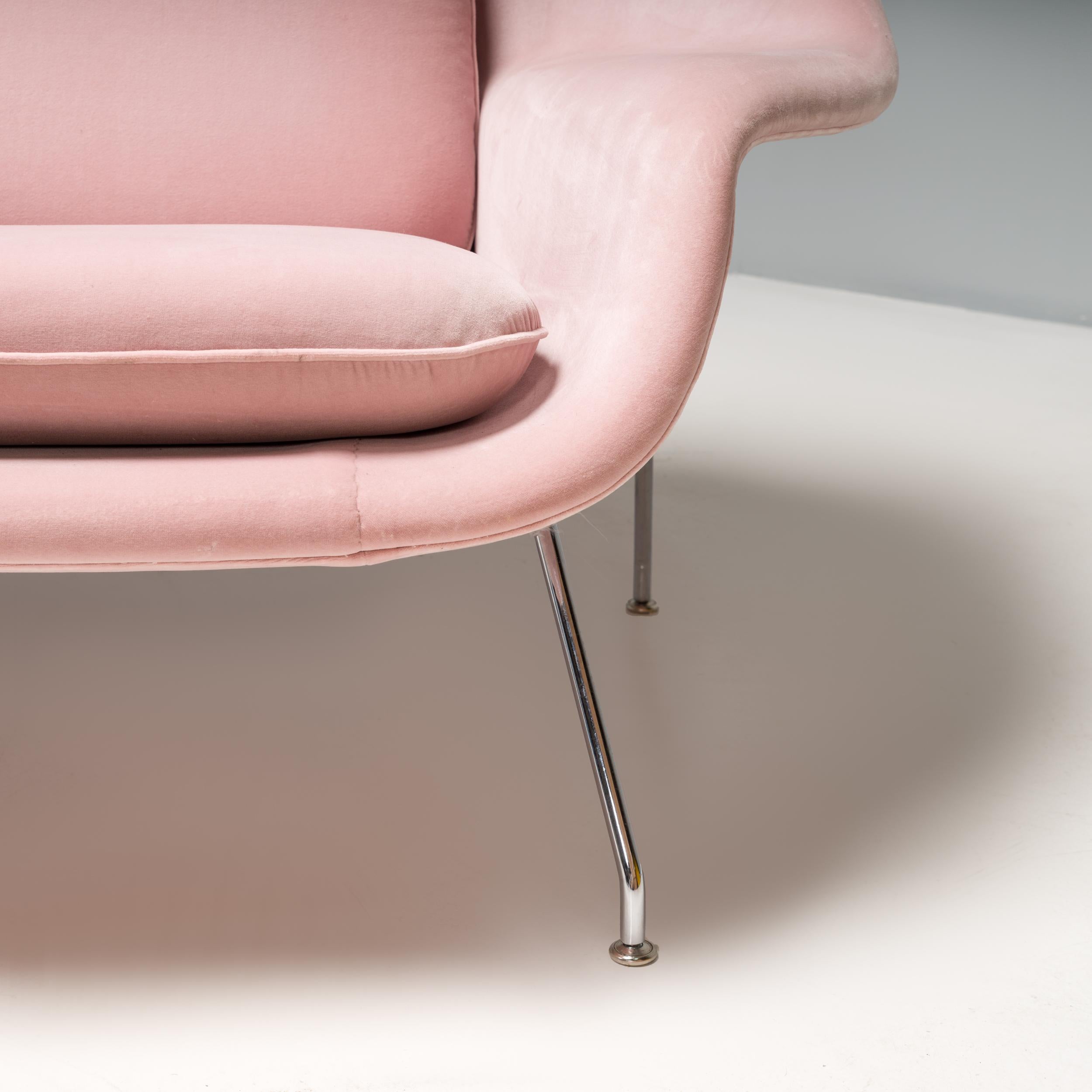 Knoll by Eero Saarinen Womb Dusty Pink Velvet Settee Sofa In Good Condition In London, GB