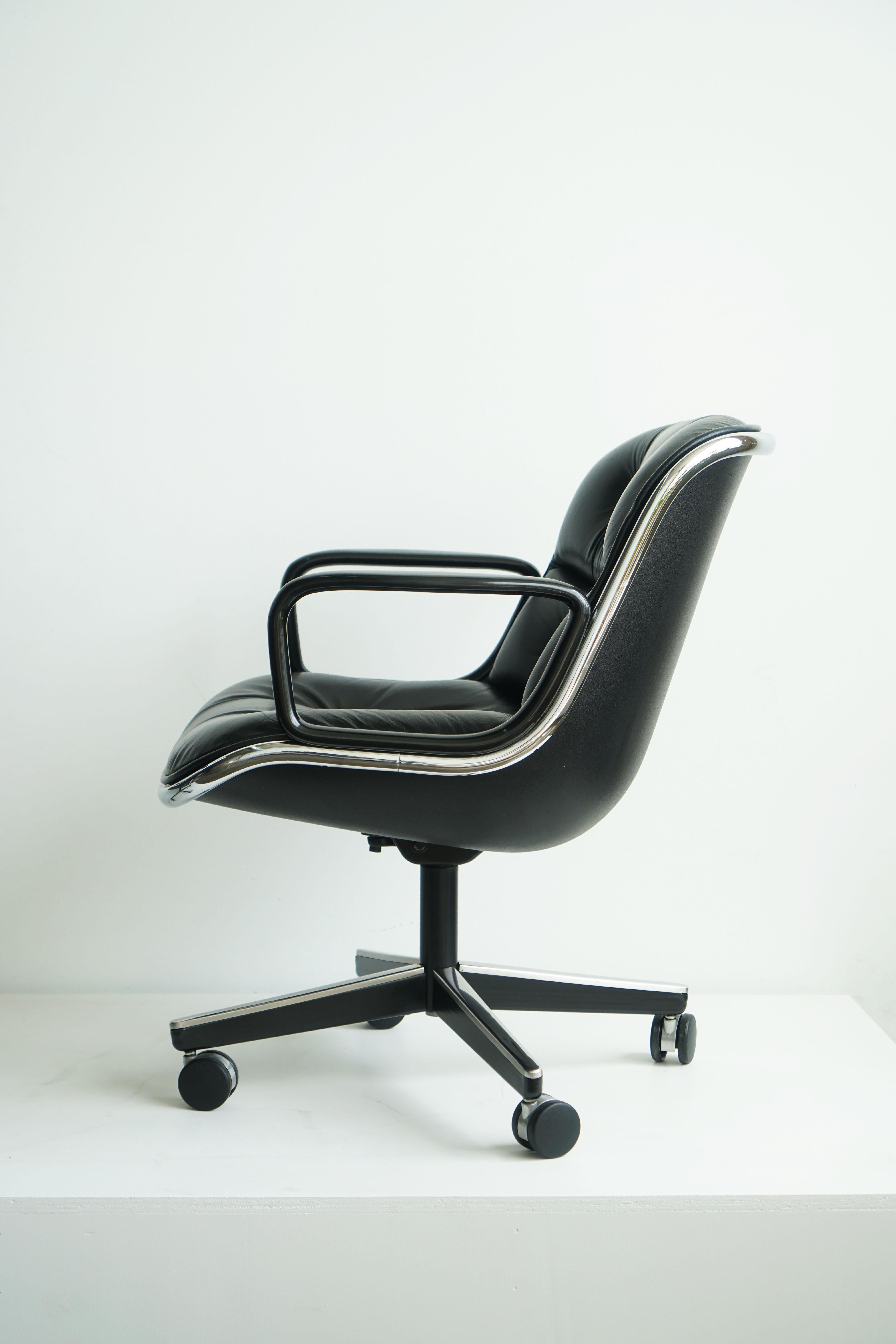 Charles Pollock Executive chairs for Knoll,
in Black leather. 
Labels attached to underside.

Manufacturer date : 1984

One available.

Condition:
Overall in very good condition. A few cracks in the leather that aren't too noticeable , and a few