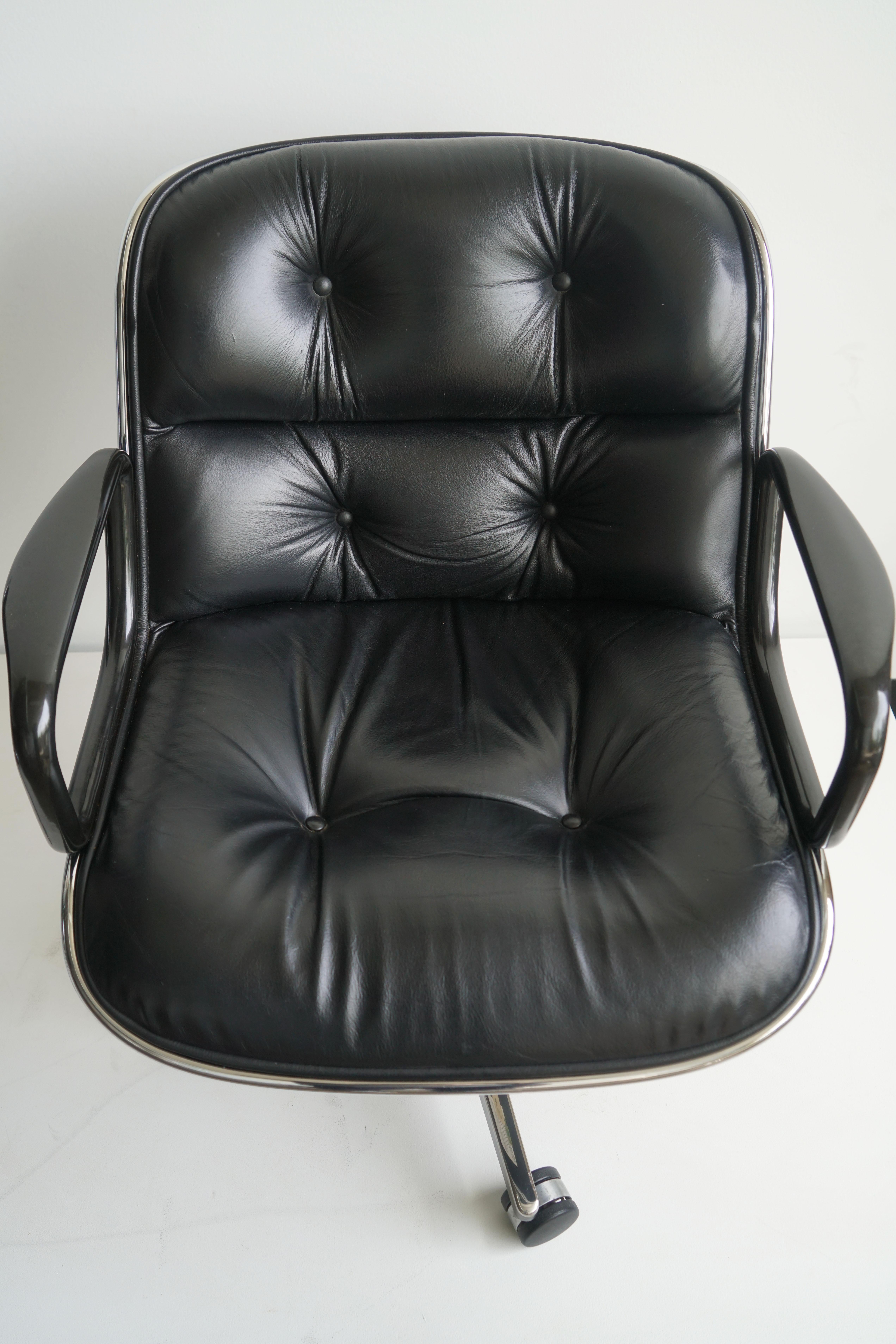 Mid-Century Modern Knoll Charles Pollock Executive Desk Chairs in Black Leather For Sale