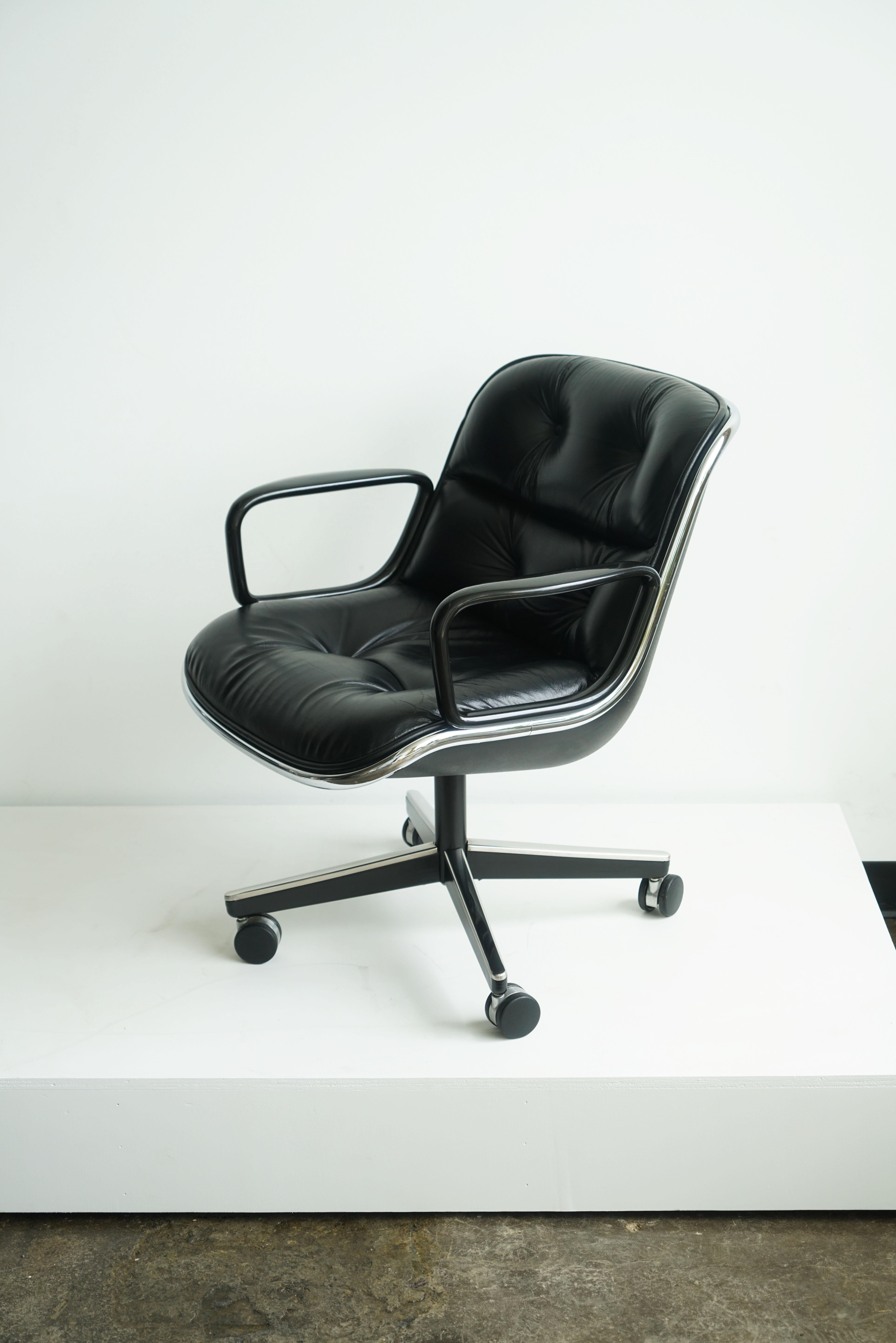 Knoll Charles Pollock Executive Desk Chairs in Black Leather For Sale 2