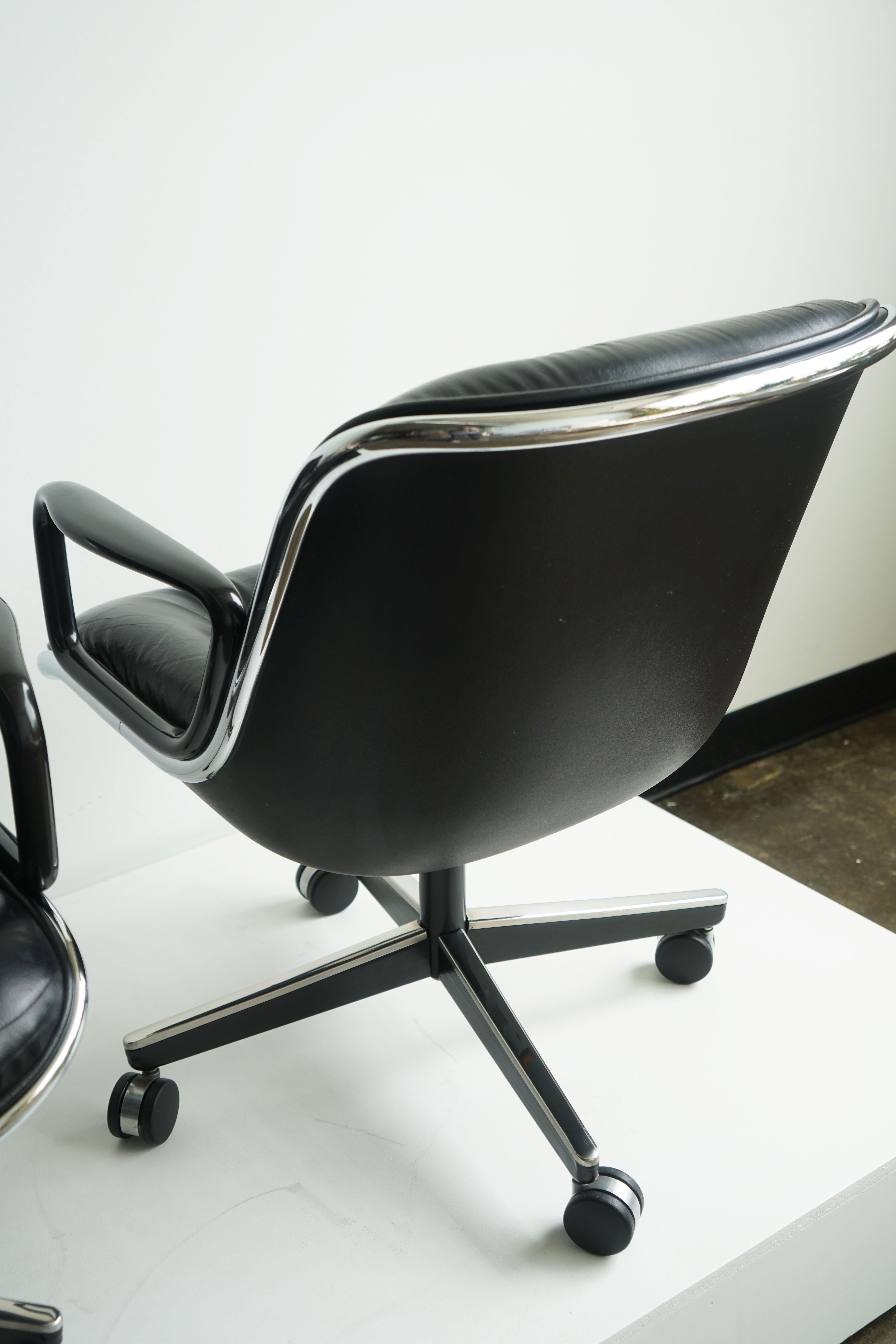 Knoll Charles Pollock Schreibtischstühle aus schwarzem Leder 3