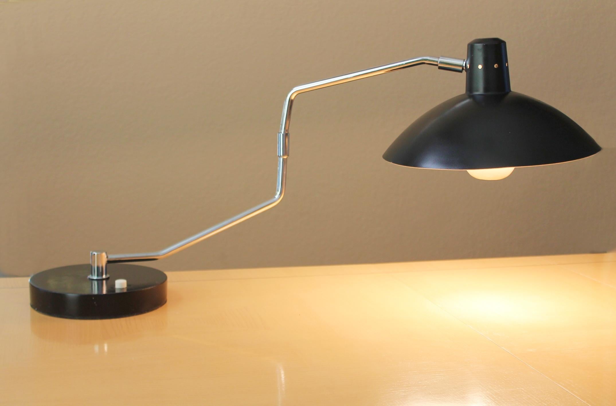 Knoll Clay Michie Schwenkarm Untertasse Schreibtischlampe, 1950er Mid Century Atomic MCM Licht (Moderne der Mitte des Jahrhunderts) im Angebot
