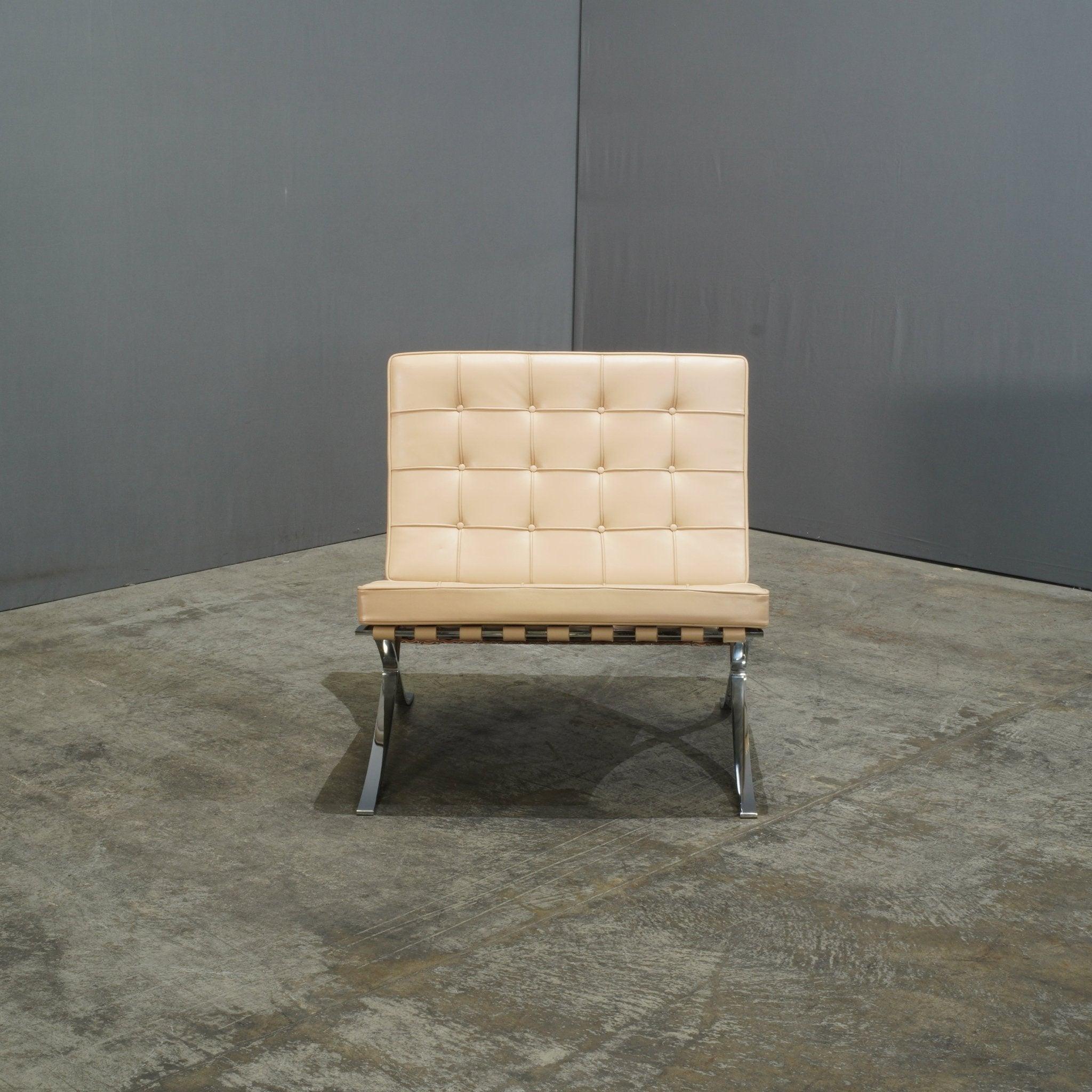 An icon of modern design, the Knoll Barcelona Lounge Chair in Cream Leather is a timeless statement piece that exudes elegance and sophistication.  This meticulously crafted chair, designed by Ludwig Mies van der Rohe in 1929, features a luxurious