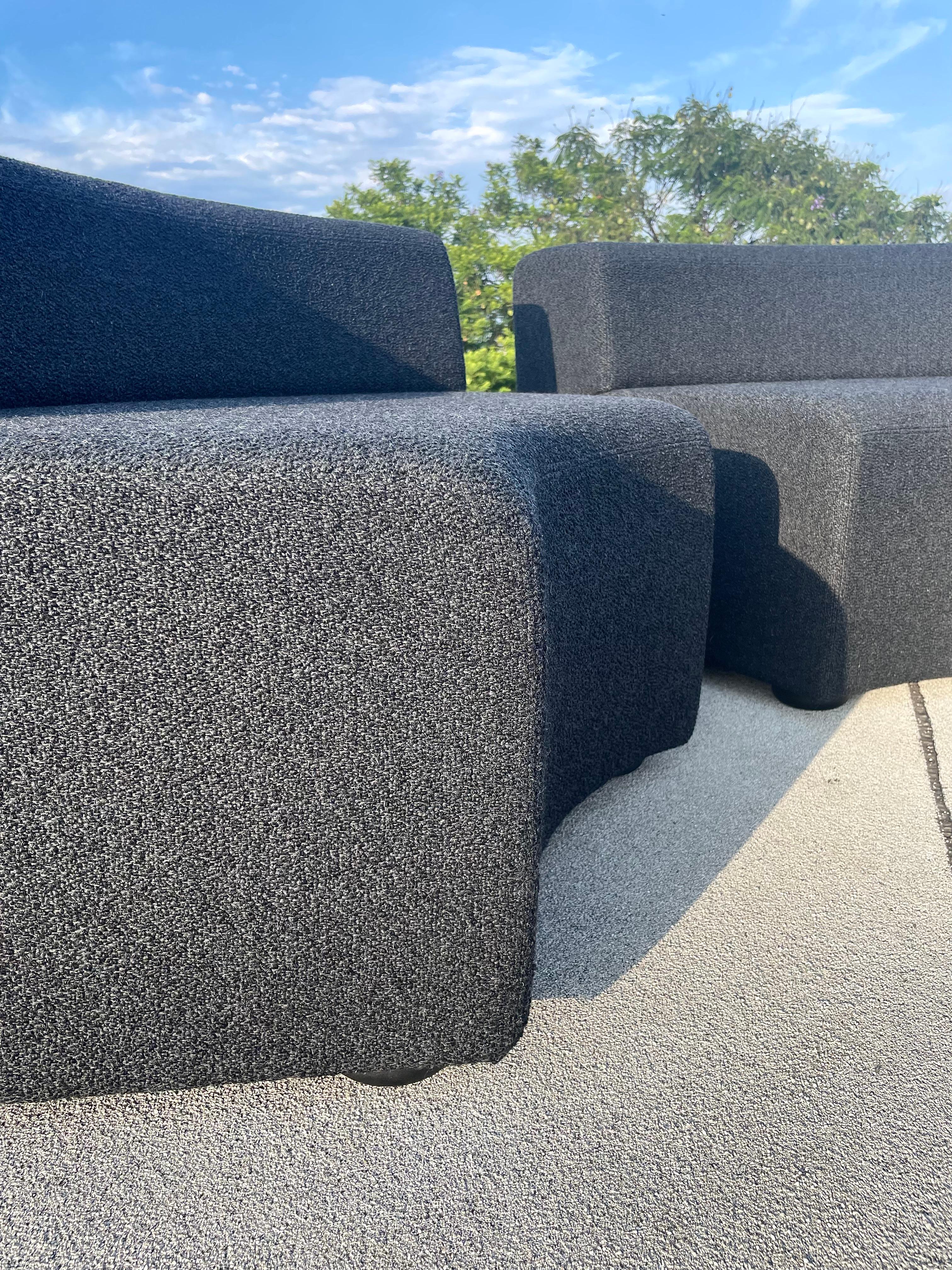 Knoll Curved Modular Sofa in Charcoal Wool Boucle In Excellent Condition For Sale In Los Angeles, CA