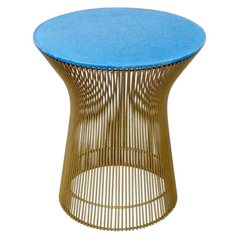 Warren Platner für Knoll, maßgefertigter, goldfarbener Drahtsockel mit blauer Zementplatte im Angebot