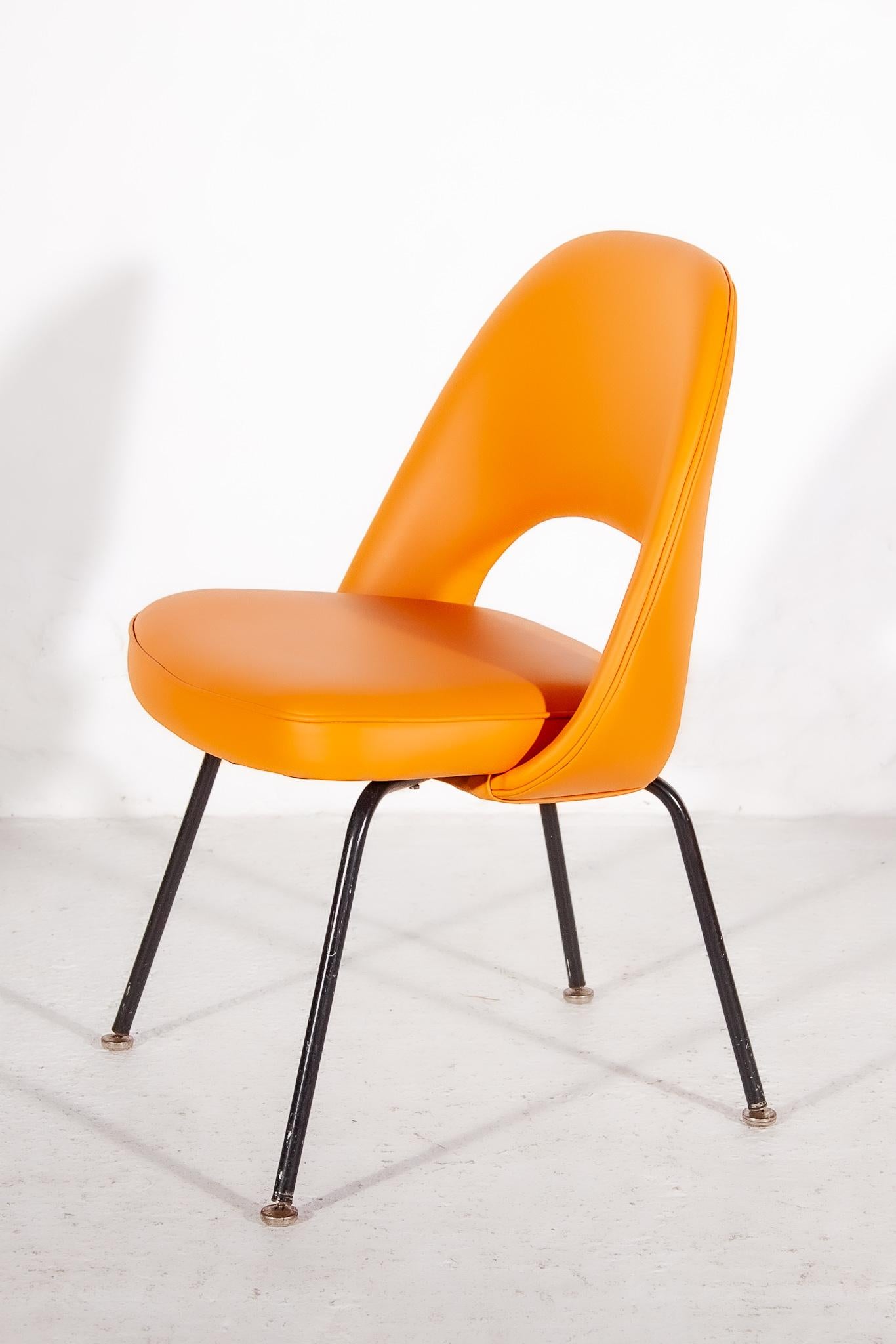 Chaises de salle à manger/bureau en cuir cognac, confortables et am designs de Knoll Bon état - En vente à Antwerp, BE