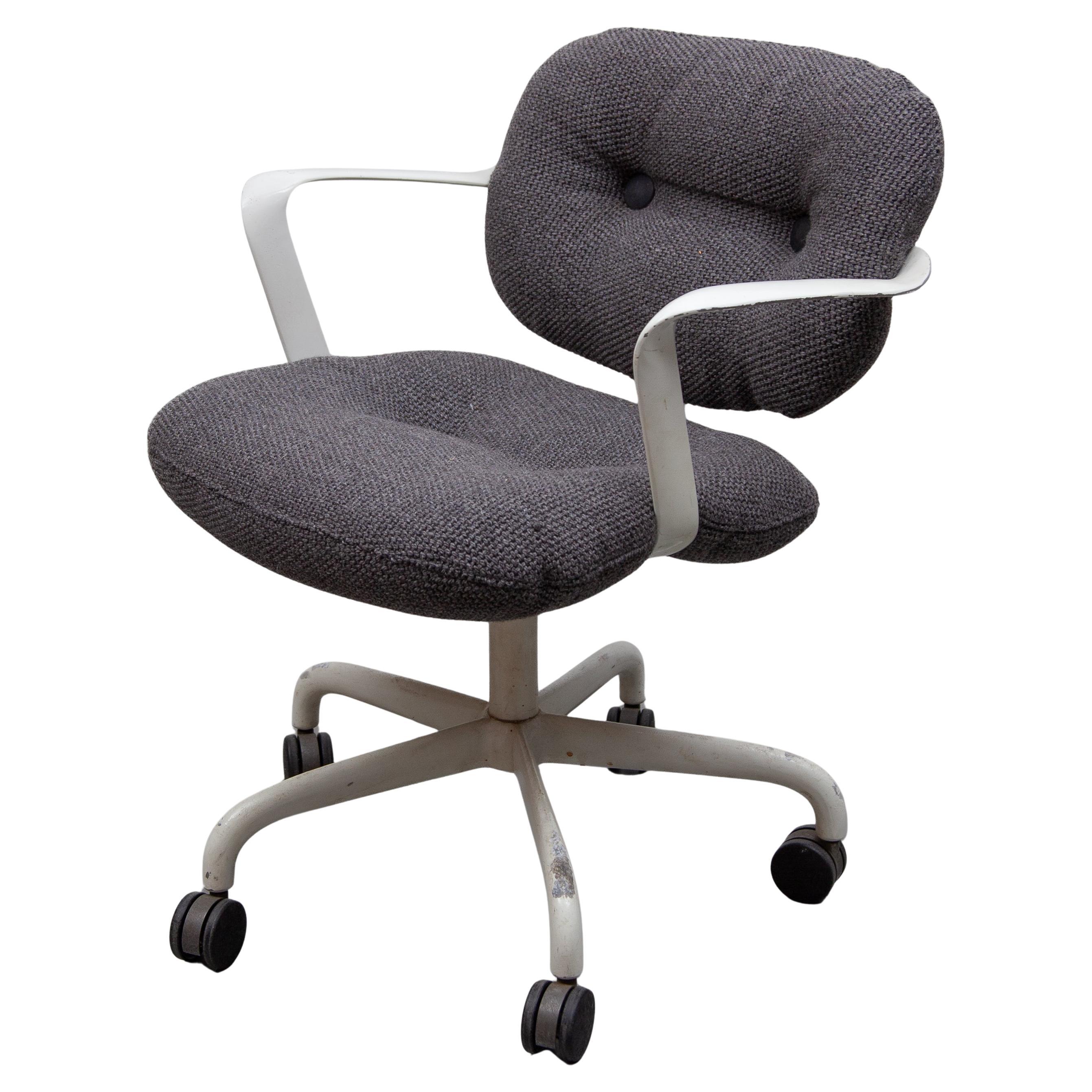 Knoll Desk Swivel Chair designed by Hannah Bruce and Andrew Morrison on Wheels in vendita