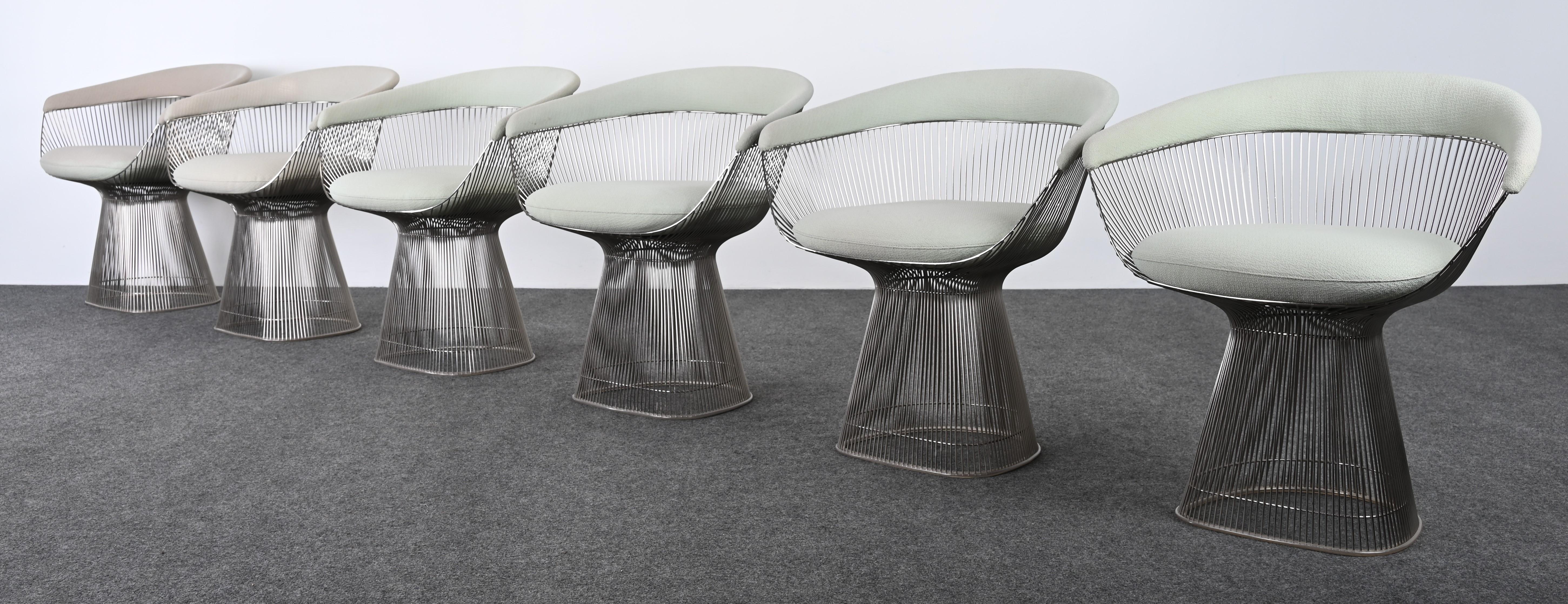 Un ensemble exquis de six chaises de salle à manger conçues par Warren Platner pour Knoll. Ces chaises de salle à manger emblématiques s'intègrent parfaitement dans un intérieur contemporain, transitionnel ou traditionnel. Cet ensemble présente un