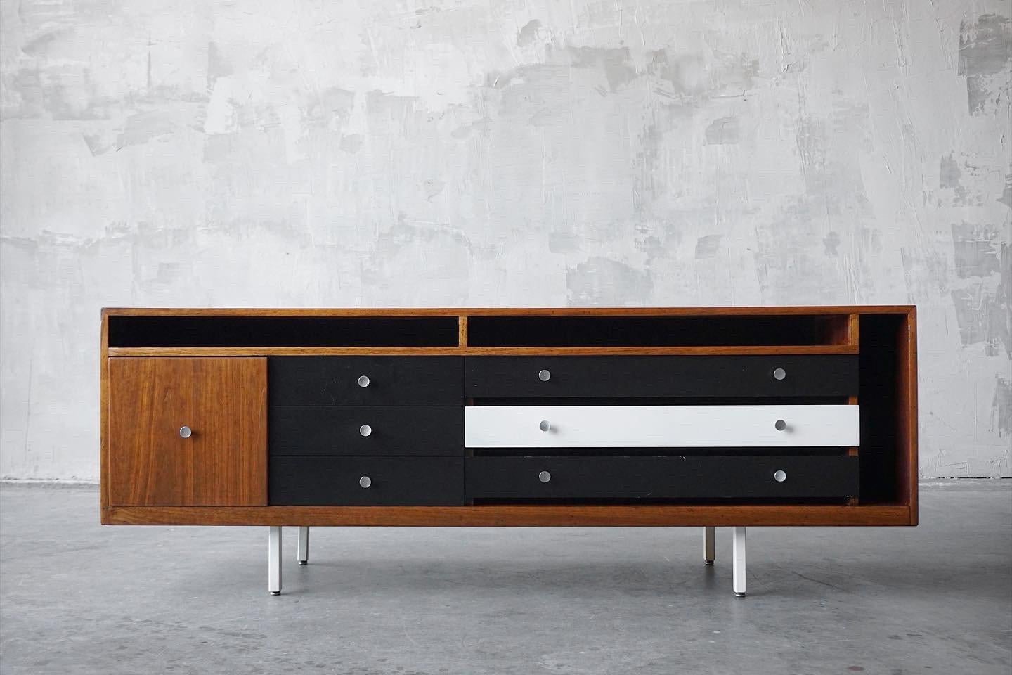 Rare credenza designed by Ladislav Rado for the collaboration between Knoll-Drake. Produced for one year only, circa 1955. 

Constructed with enameled steel legs, walnut body and enameled plastic. 

Excellent original condition with just light