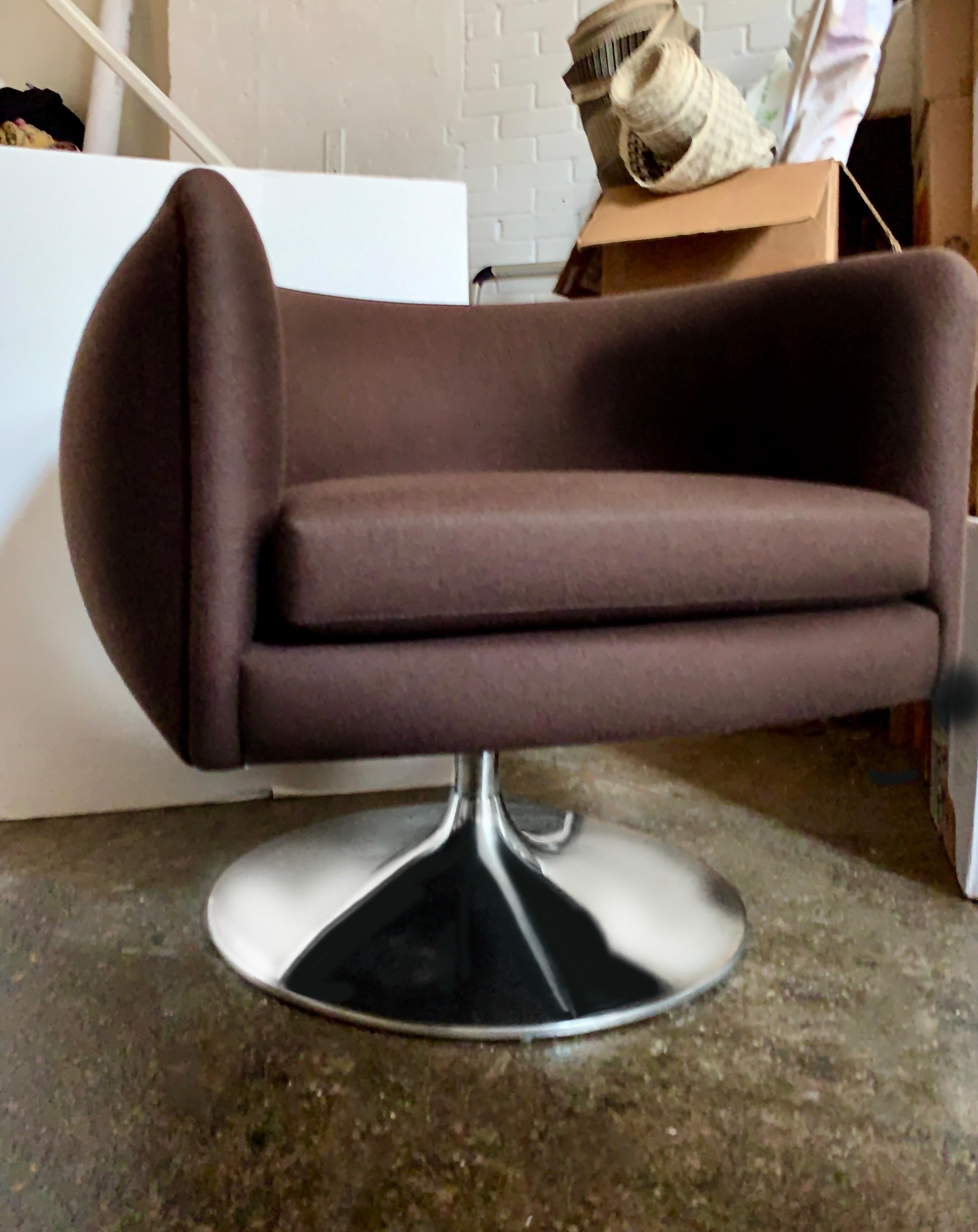 Knoll D’Urso Modern Swivel Club Lounge Chair in Pumpernickel Wool Bouclé, Steel 1