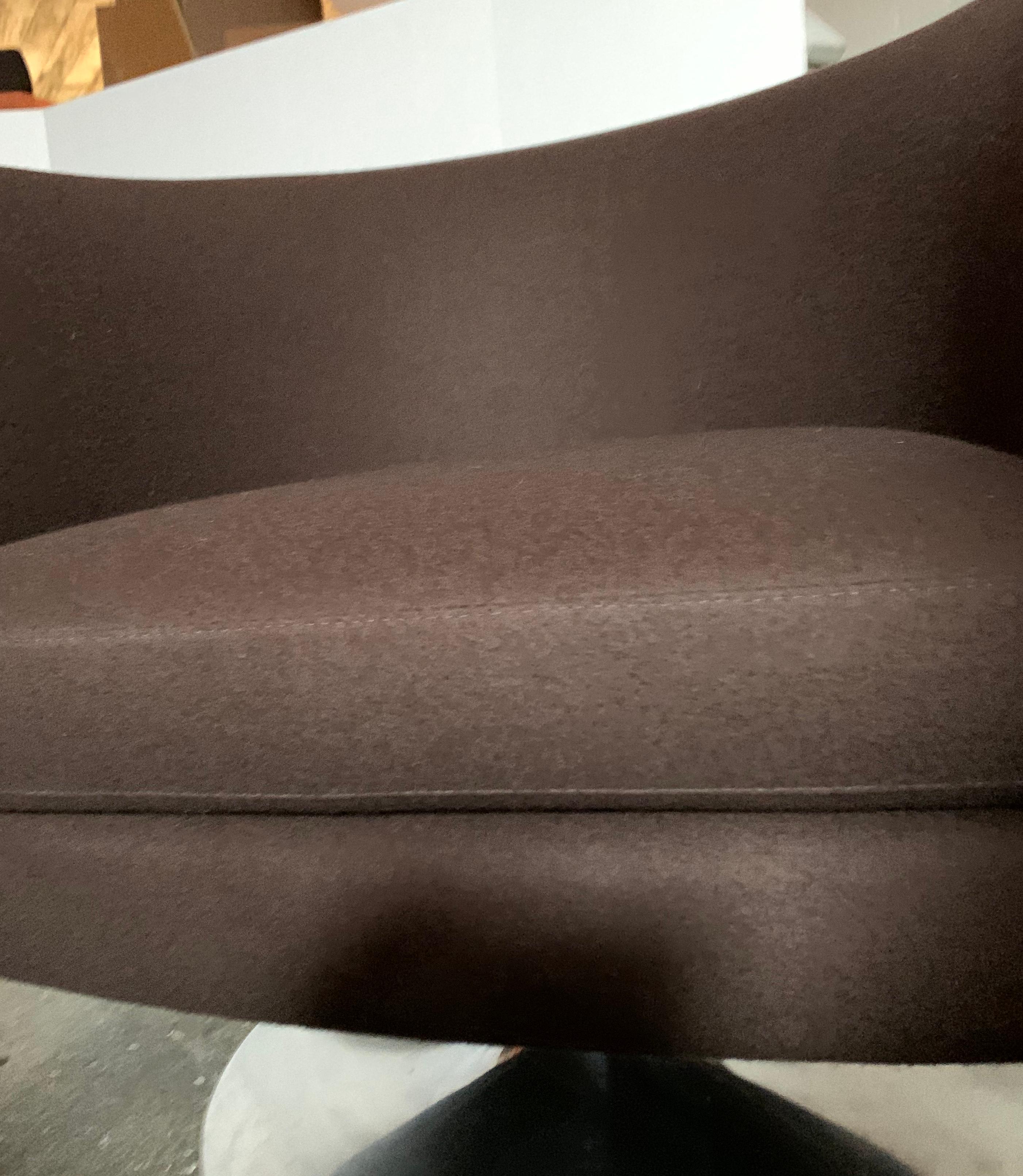 Late 20th Century Knoll D’Urso Modern Swivel Club Lounge Chair in Pumpernickel Wool Bouclé, Steel