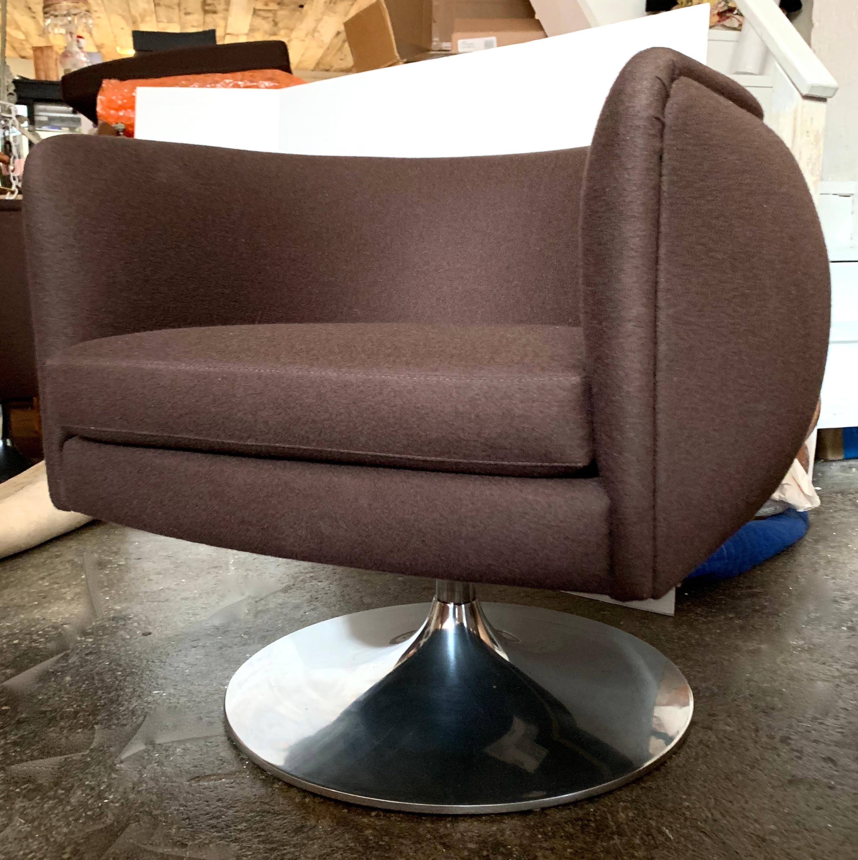 Knoll D’Urso Modern Swivel Club Lounge Chair in Pumpernickel Wool Bouclé, Steel 3