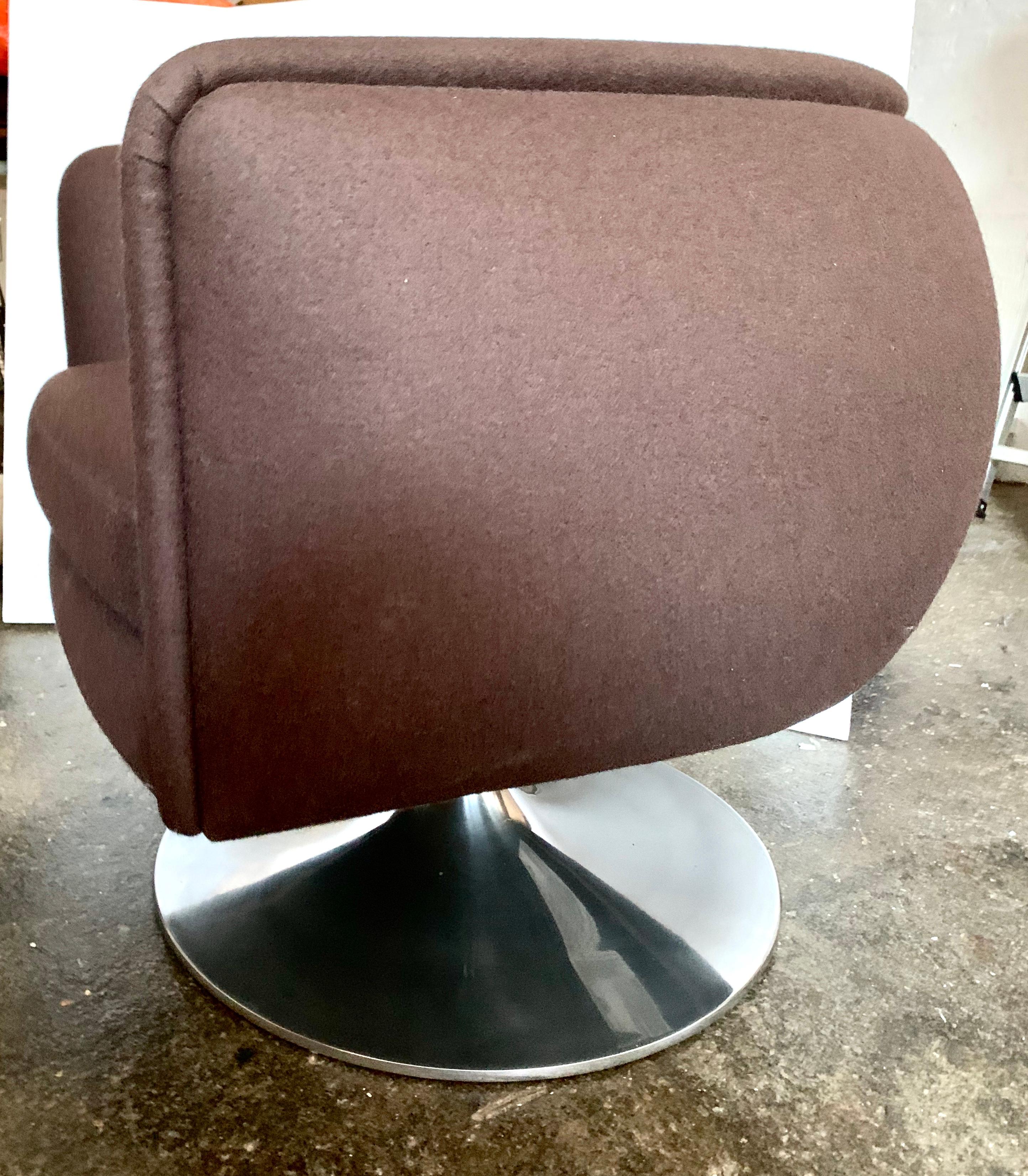 American Knoll D’Urso Modern Swivel Club Lounge Chair in Pumpernickel Wool Bouclé, Steel