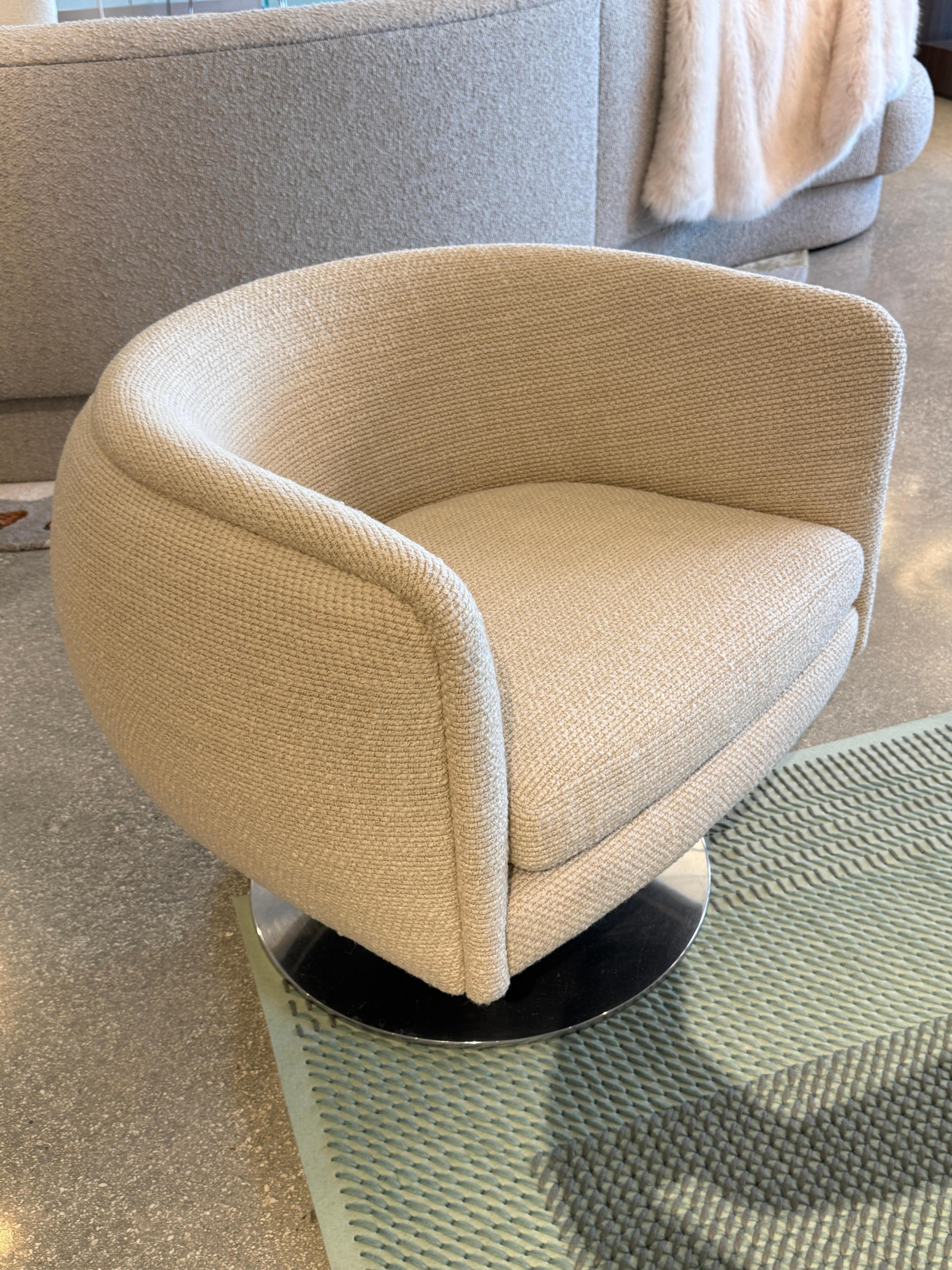 20ième siècle Knoll D’urso Swivel Chair en vente