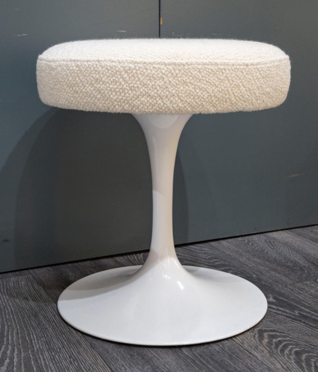 Aluminum knoll -E Saarinen ‘Tulip’ Pair of stools For Sale
