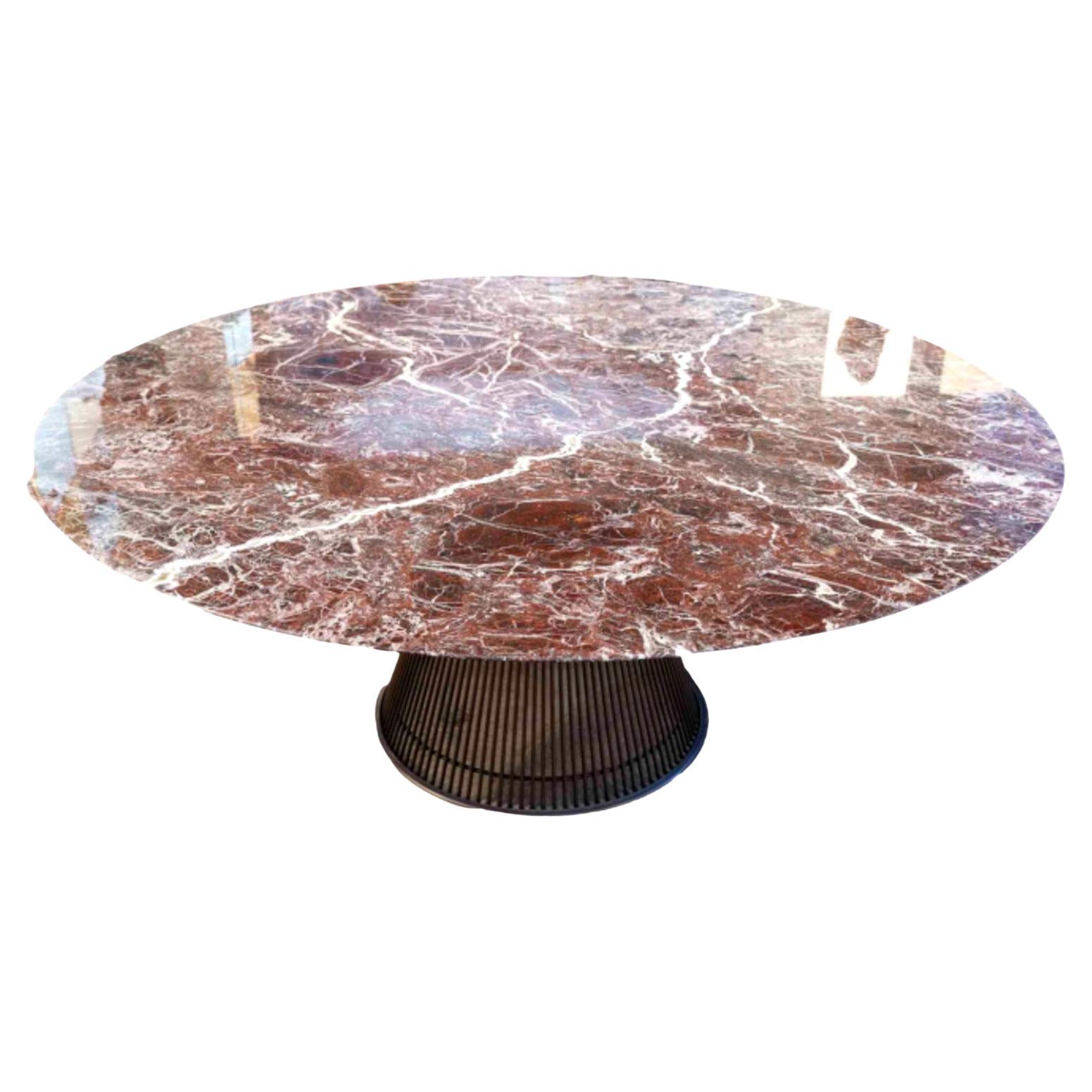 KNOLL éditions 
PLATNER, table ronde Ø 180 cm marbre rouge rubis en vente