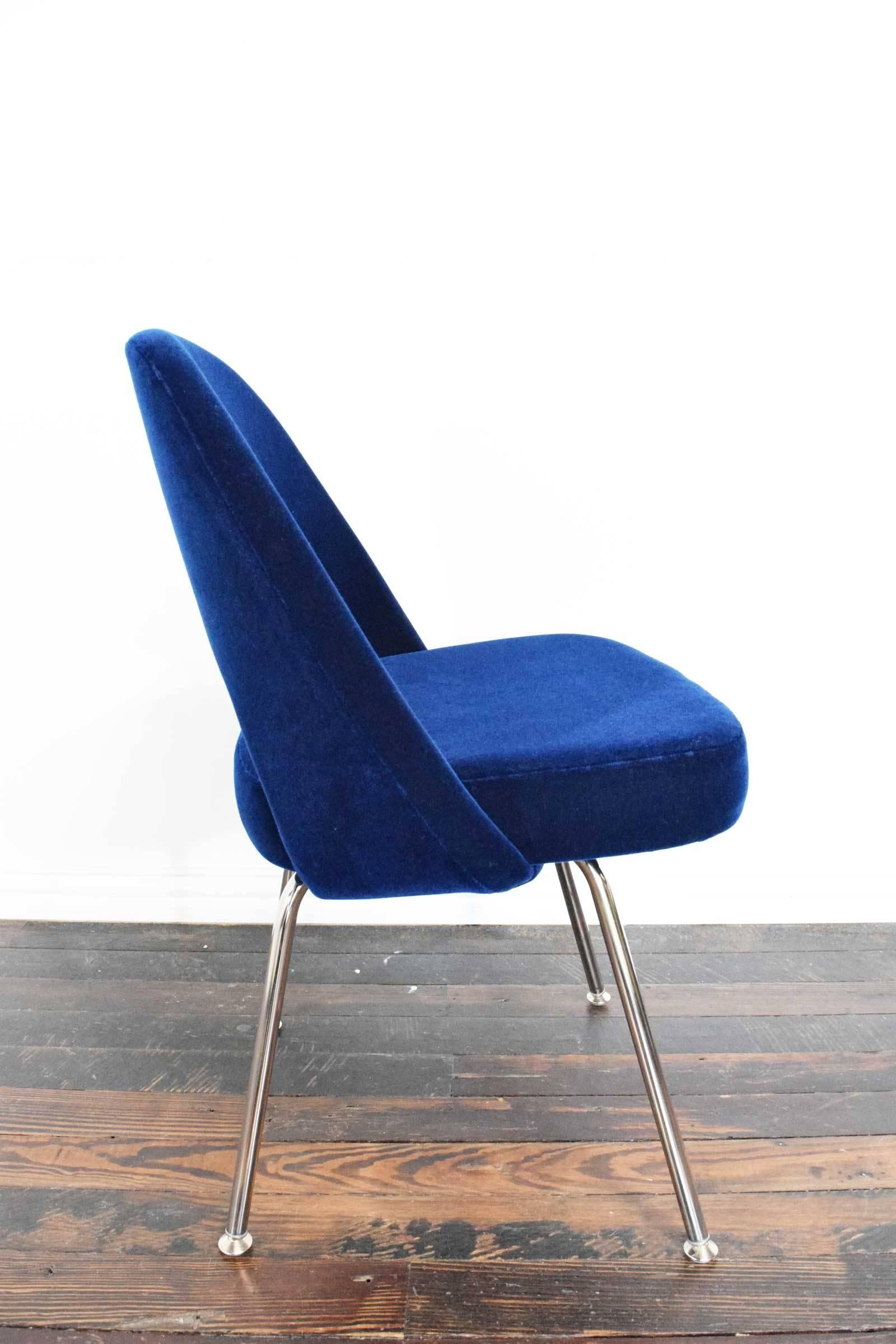 Knoll Eero Saarinen Armless Executive Chair, 5 Available in Mohair In Excellent Condition In Dallas, TX