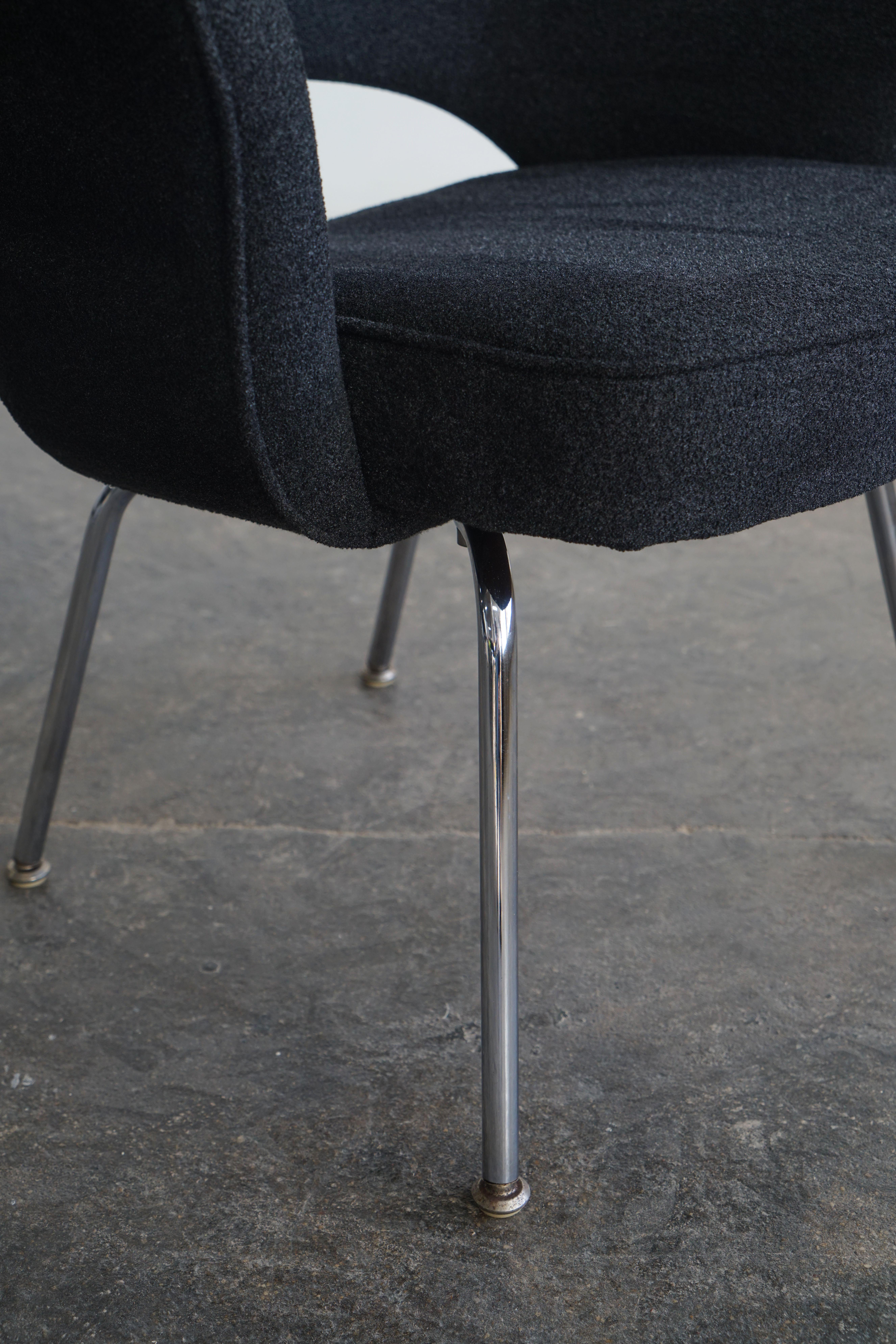 Chrome Knoll Eero Saarinen Executive Chair, Armchair black upholstery For Sale