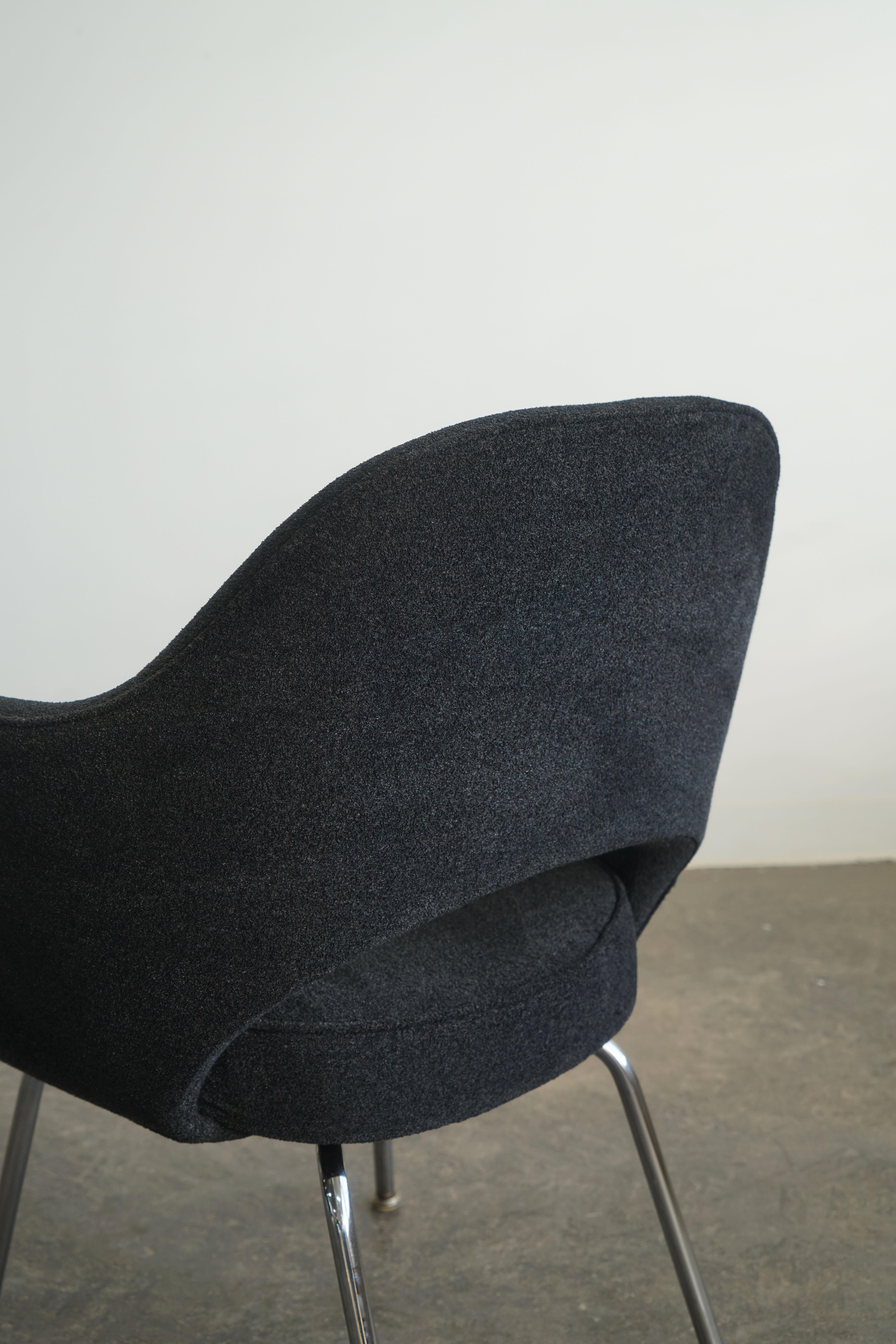 Knoll Eero Saarinen Executive Chair, Armchair black upholstery For Sale 2