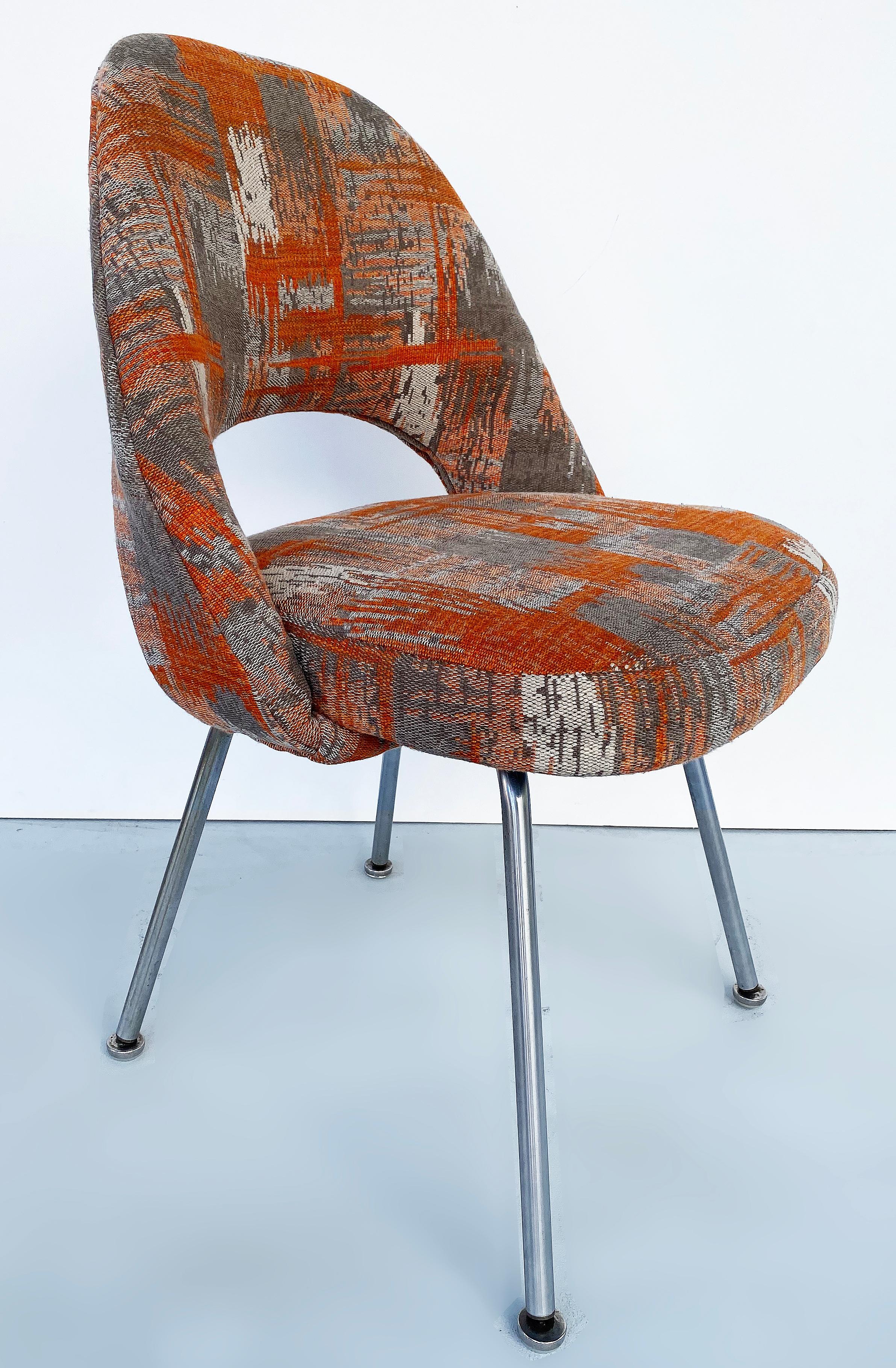 Chaise de direction à pieds tubulaires Eero Saarinen de Knoll en velours Cowtan & Tout

Nous proposons à la vente une chaise d'appoint vintage Knoll Eero Saarinen avec des pieds tubulaires et un tissu de velours récemment recouvert de Cowtan &