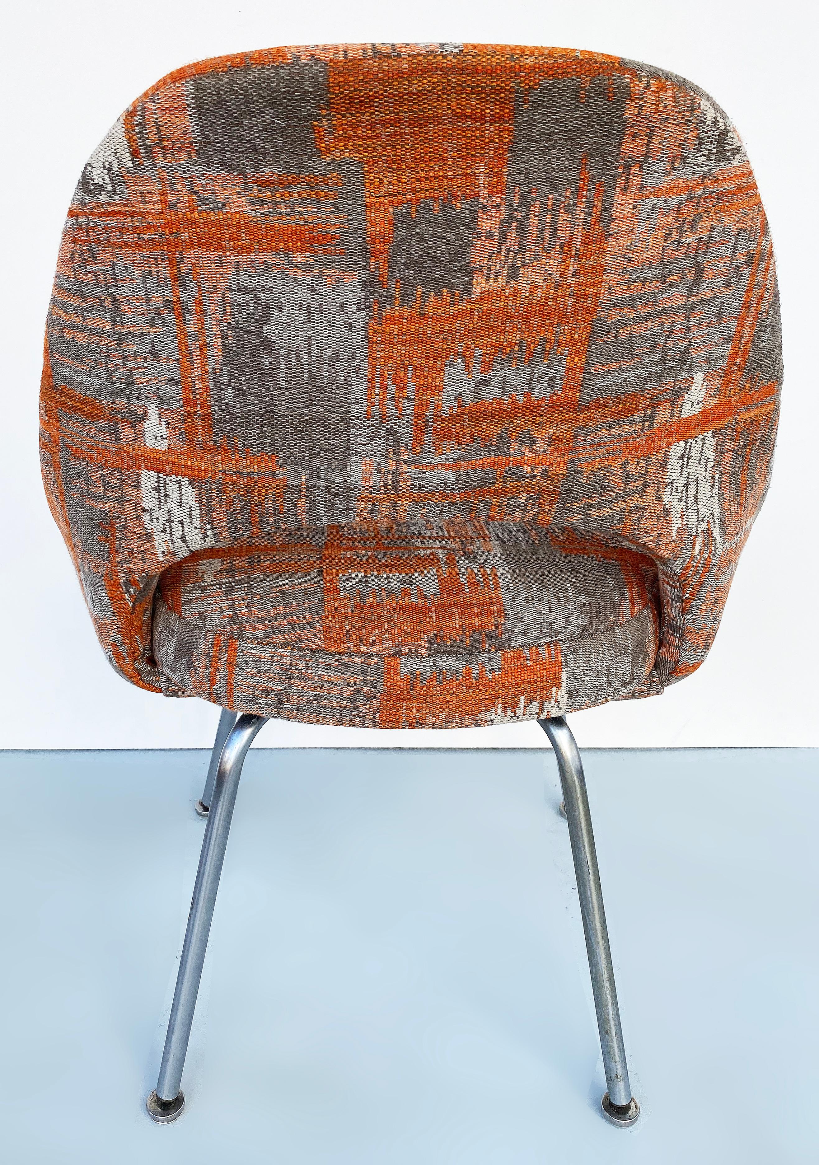 Knoll Eero Saarinen Executive Tubular Leg Chair in Cowtan & Tout Velvet In Good Condition For Sale In Miami, FL