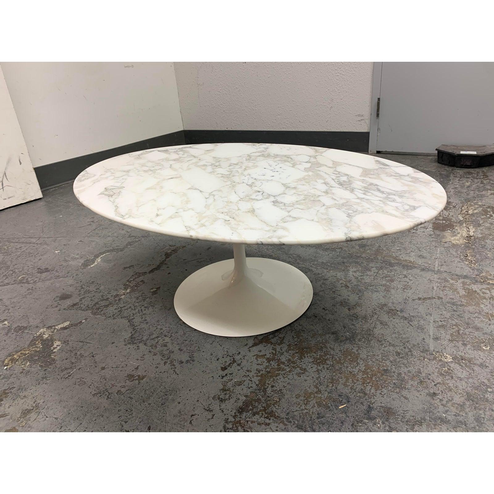 Contemporary Knoll Eero Saarinen Marble Low Oval Coffee Table For Sale