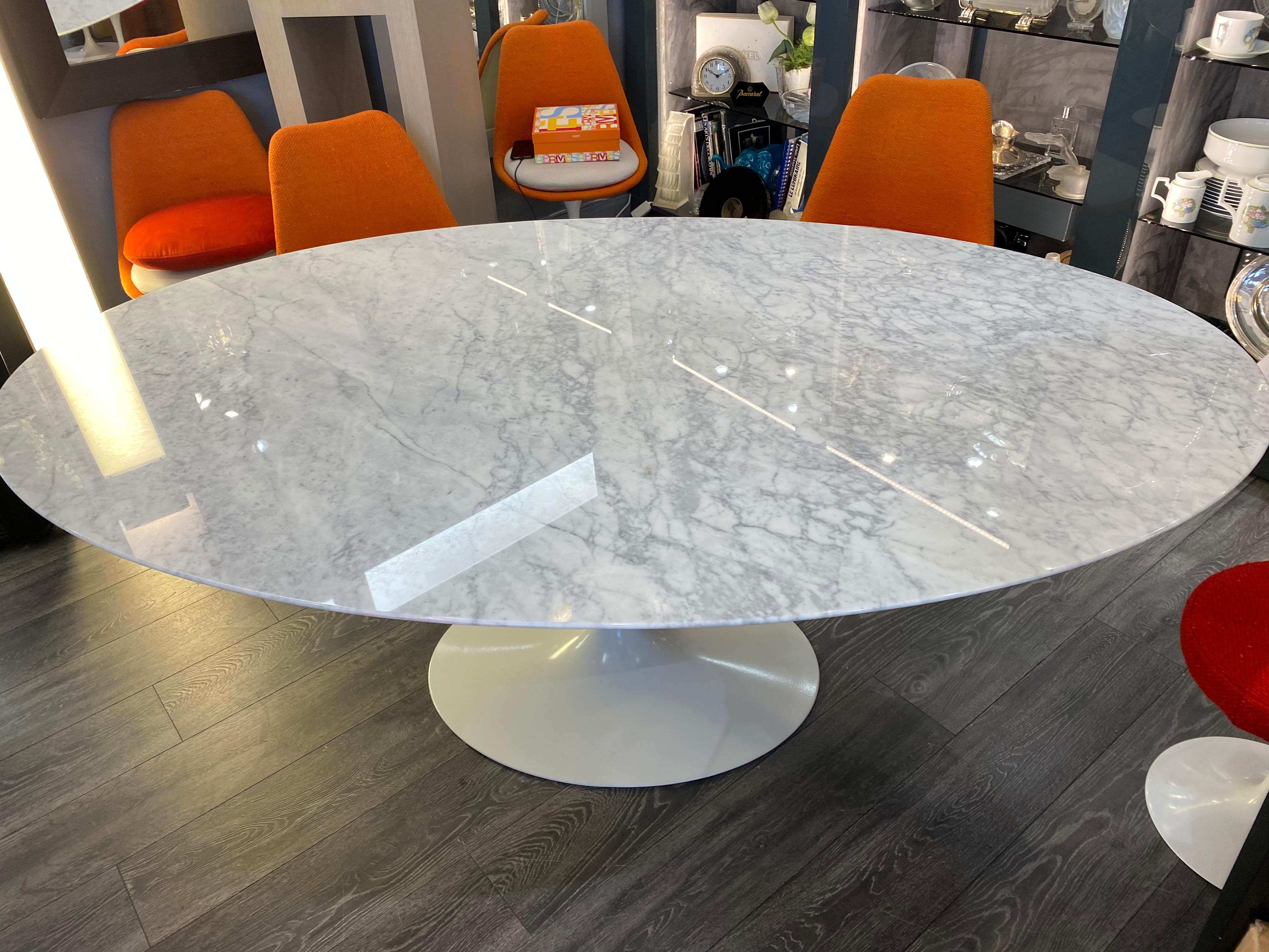 Knoll & Eero Saarinen Oval Esstisch aus Marmor (Ende des 20. Jahrhunderts)
