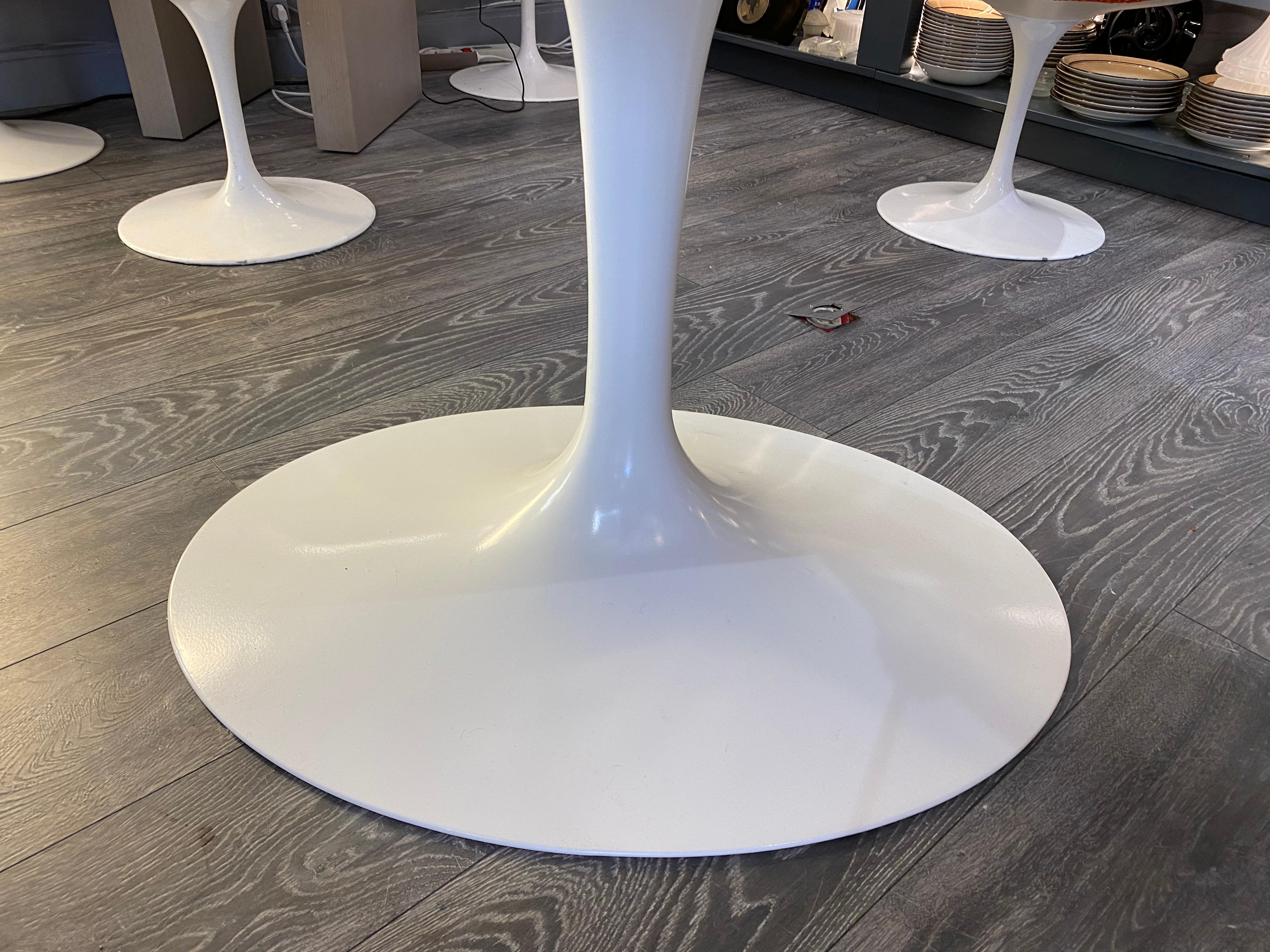 Knoll & Eero Saarinen Oval Esstisch aus Marmor 4