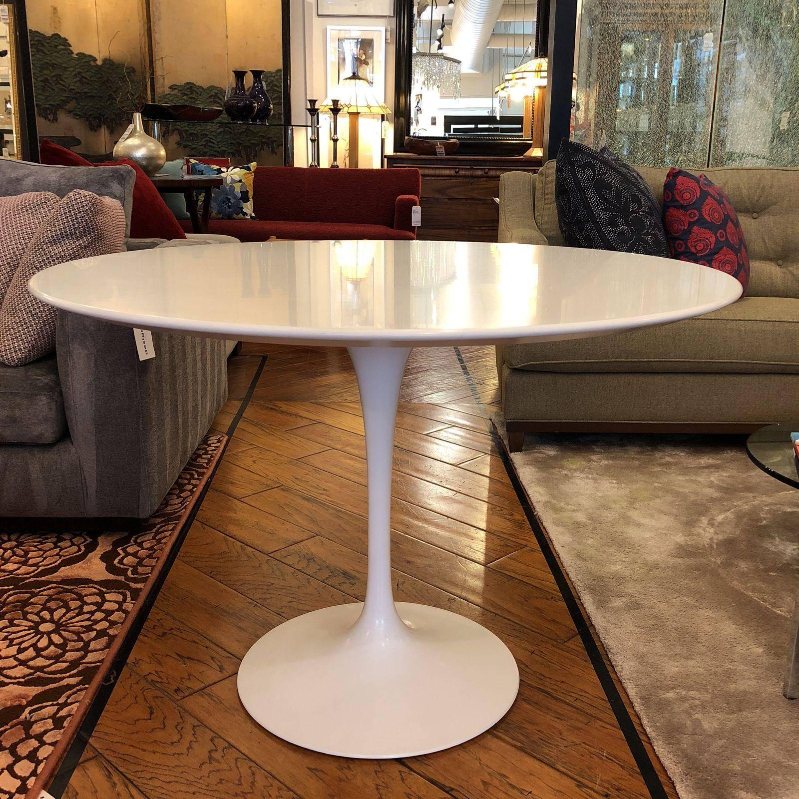 Mid-Century Modern Knoll Eero Saarinen Round Dining Table