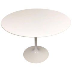 Knoll Eero Saarinen Round Dining Table