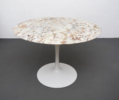 Knoll Eero Saarinen Round Tulip Table with Stunning Arabescato Marble Top