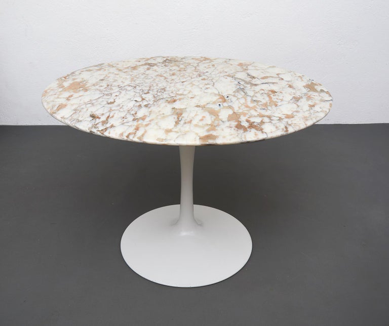 Magnificent Tulip dining table with marble top by Eero Saarinen.

The arabescato marble top has an absolutely unique and stunning pattern with its rich and colorful veins.

The top has been completely refinished and repolished by our marble