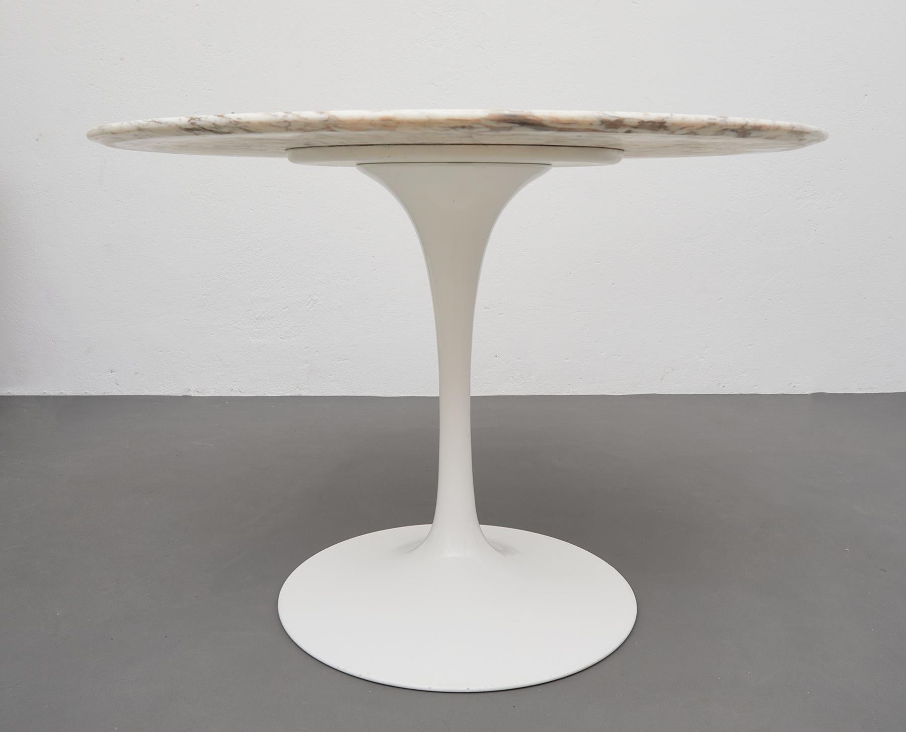 Mid-Century Modern Knoll Eero Saarinen Round Tulip Table with Stunning Arabescato Marble Top