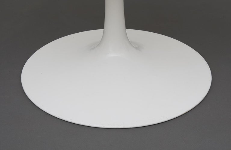 Mid-20th Century Knoll Eero Saarinen Round Tulip Table with Stunning Arabescato Marble Top For Sale