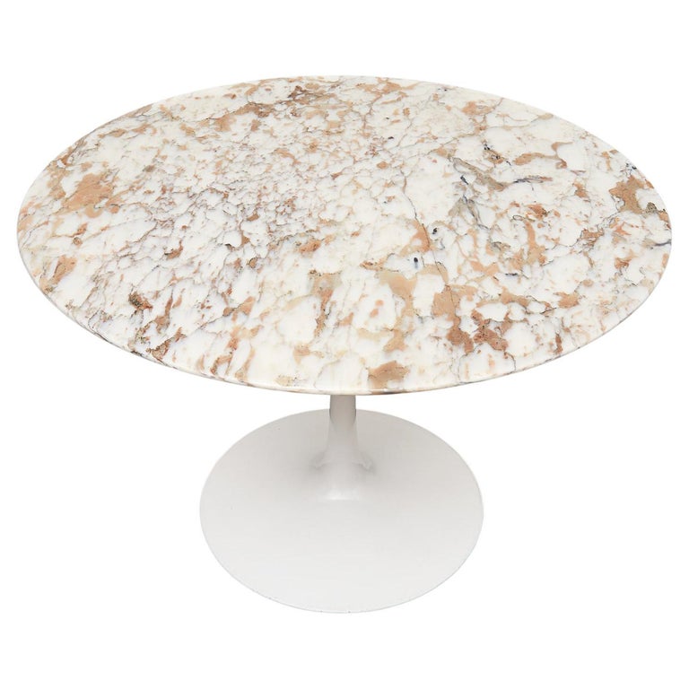 Knoll Eero Saarinen Round Tulip Table with Stunning Arabescato Marble Top For Sale